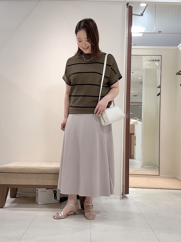 YUIさんの「UNTITLED｜【11色展開/体型カバー】前後2WAYフレンチスリーブニット」を使ったコーディネート