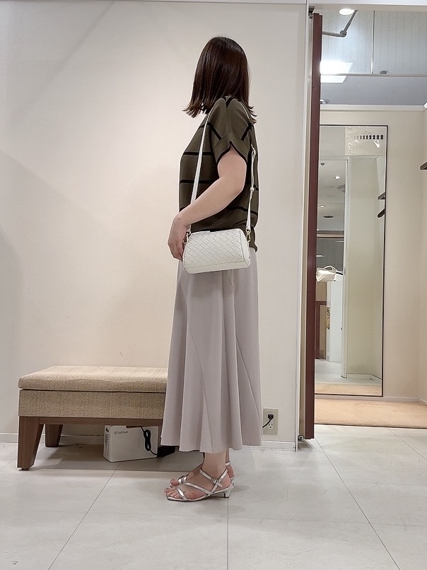 YUIさんの「UNTITLED｜【11色展開/体型カバー】前後2WAYフレンチスリーブニット」を使ったコーディネート