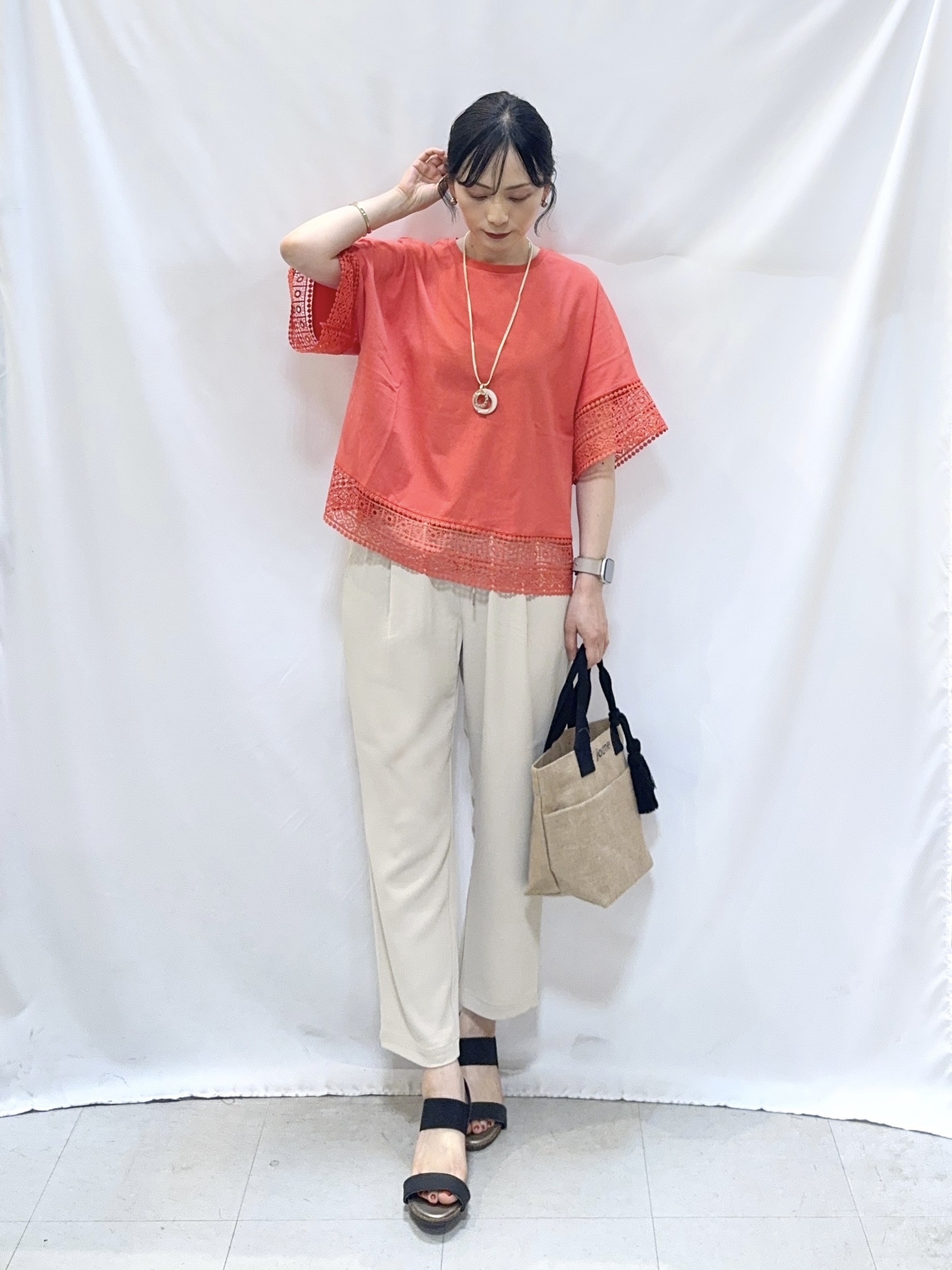 𝐇𝐢𝐫𝐨𝐦𝐢さんの「SHOO･LA･RUE｜【洗濯機可/体型カバー/S-LL】レース使いがポイント デザインTシャツ」を使ったコーディネート