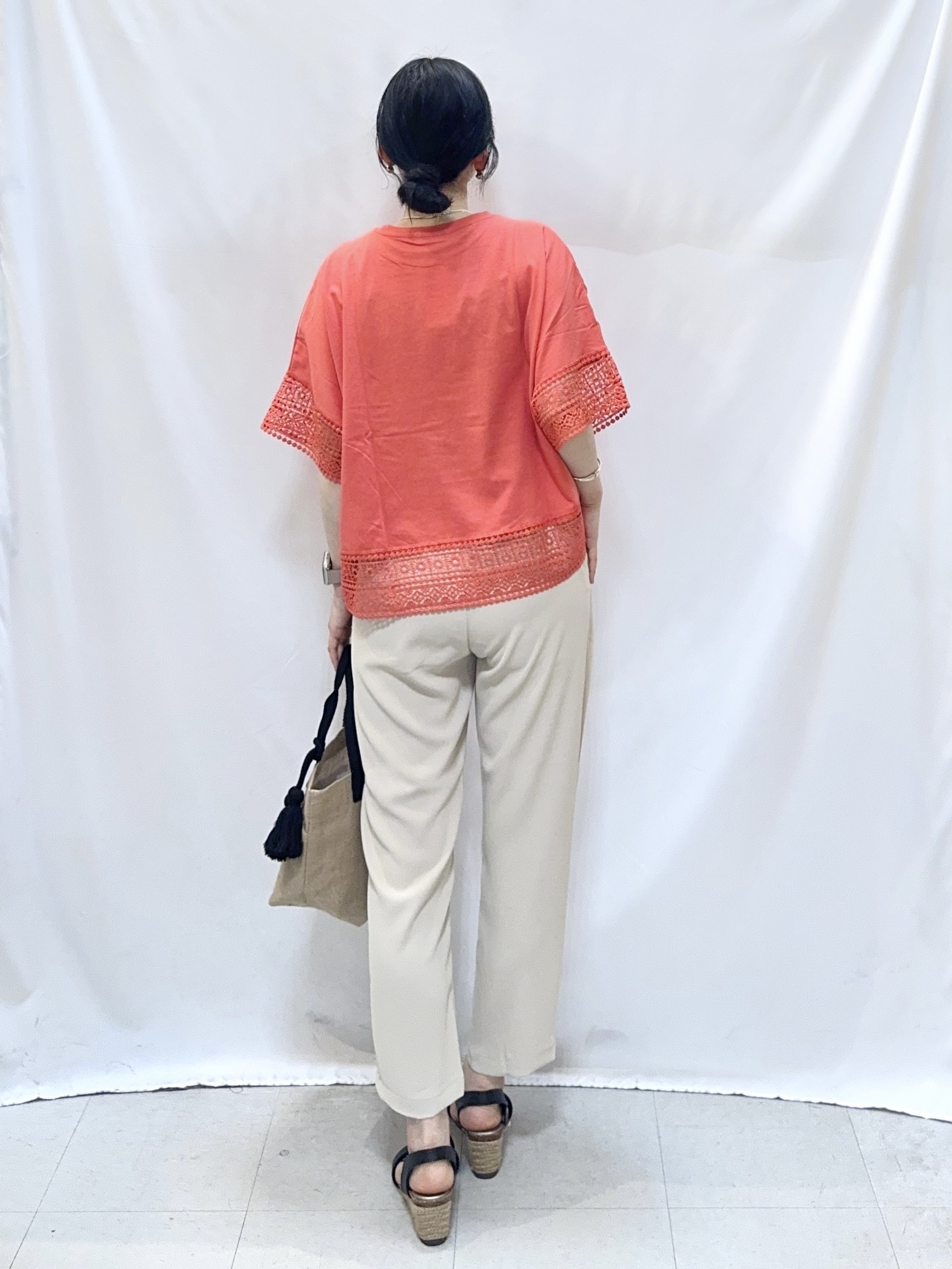 𝐇𝐢𝐫𝐨𝐦𝐢さんの「SHOO･LA･RUE｜【洗濯機可/体型カバー/S-LL】レース使いがポイント デザインTシャツ」を使ったコーディネート