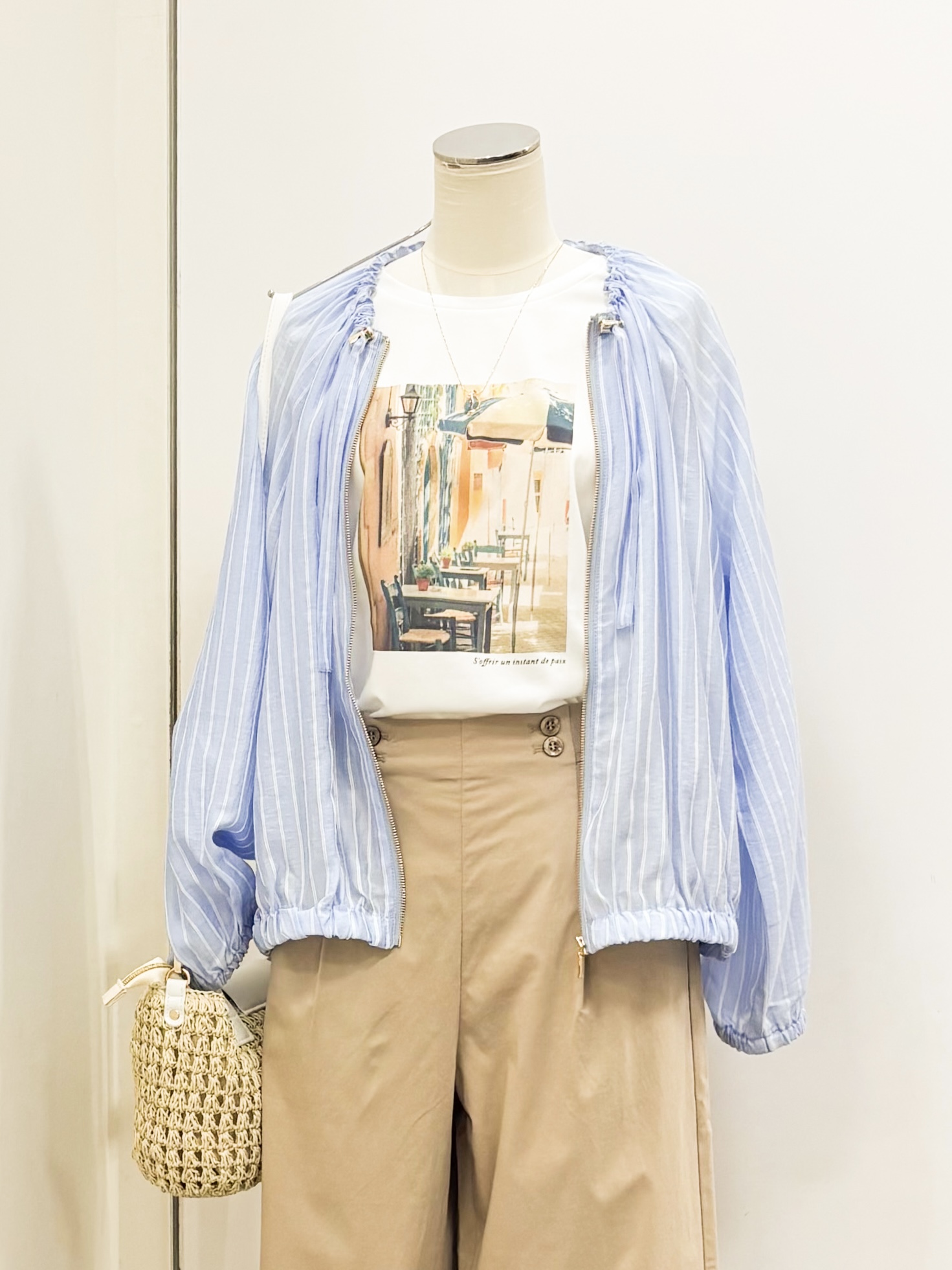 yukariさんの「grove｜気温調整にも◎ブラウス感覚で羽織れるシアーブルゾン」を使ったコーディネート
