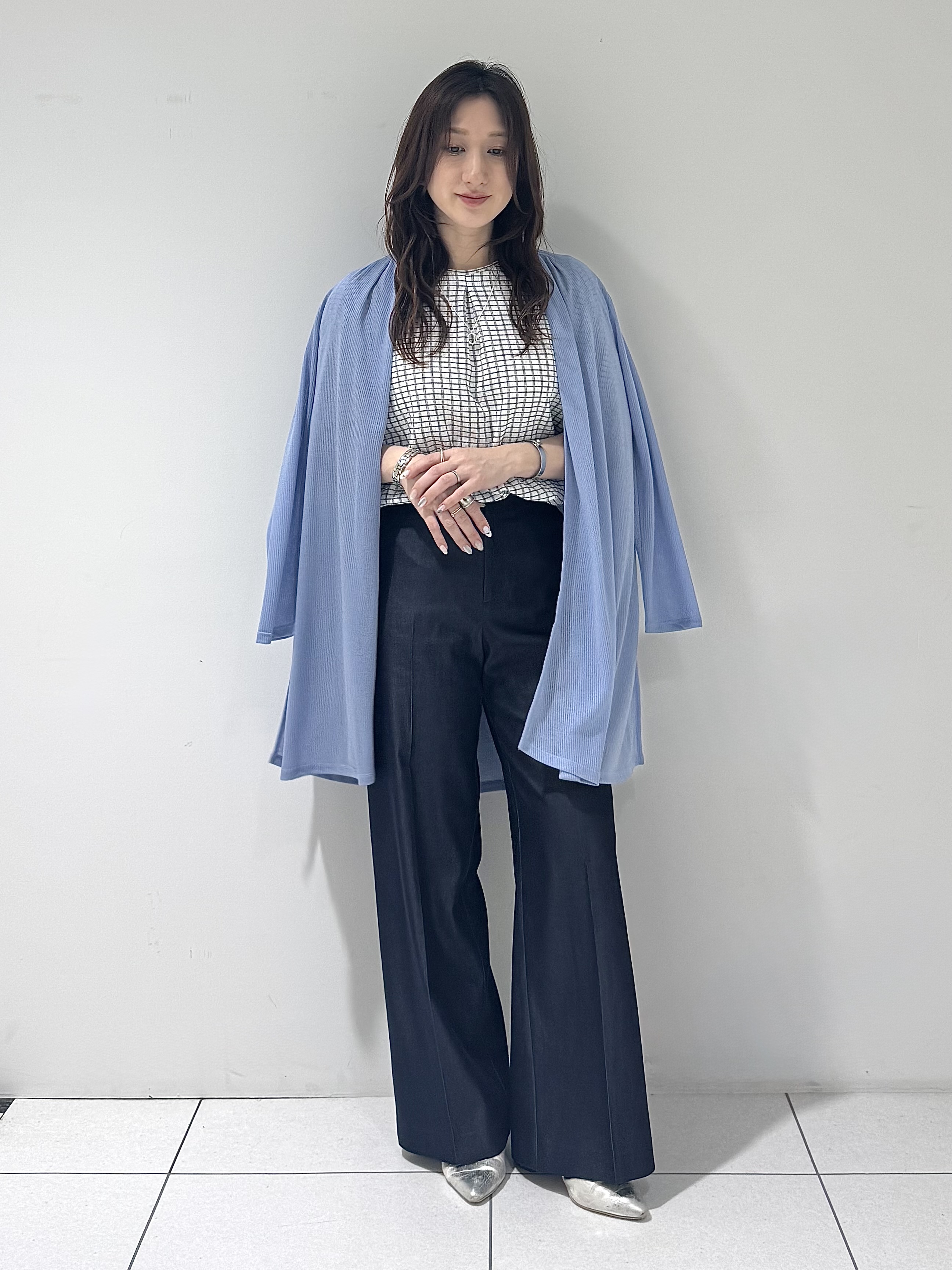 そんさんの「INDIVI｜【洗える／アンサンブル可能】シアーストライプカーディガン」を使ったコーディネート