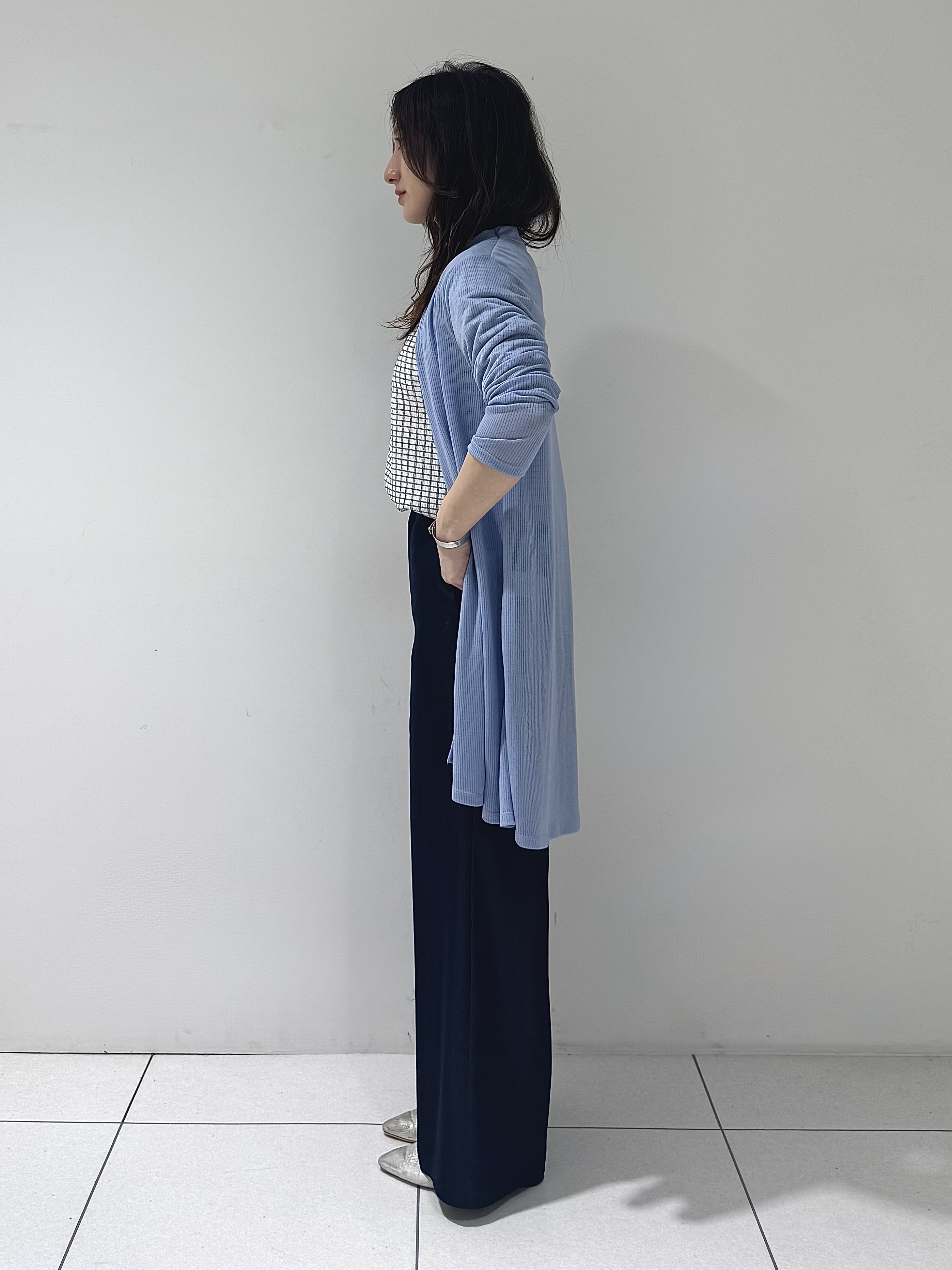 そんさんの「INDIVI｜【洗える／アンサンブル可能】シアーストライプカーディガン」を使ったコーディネート