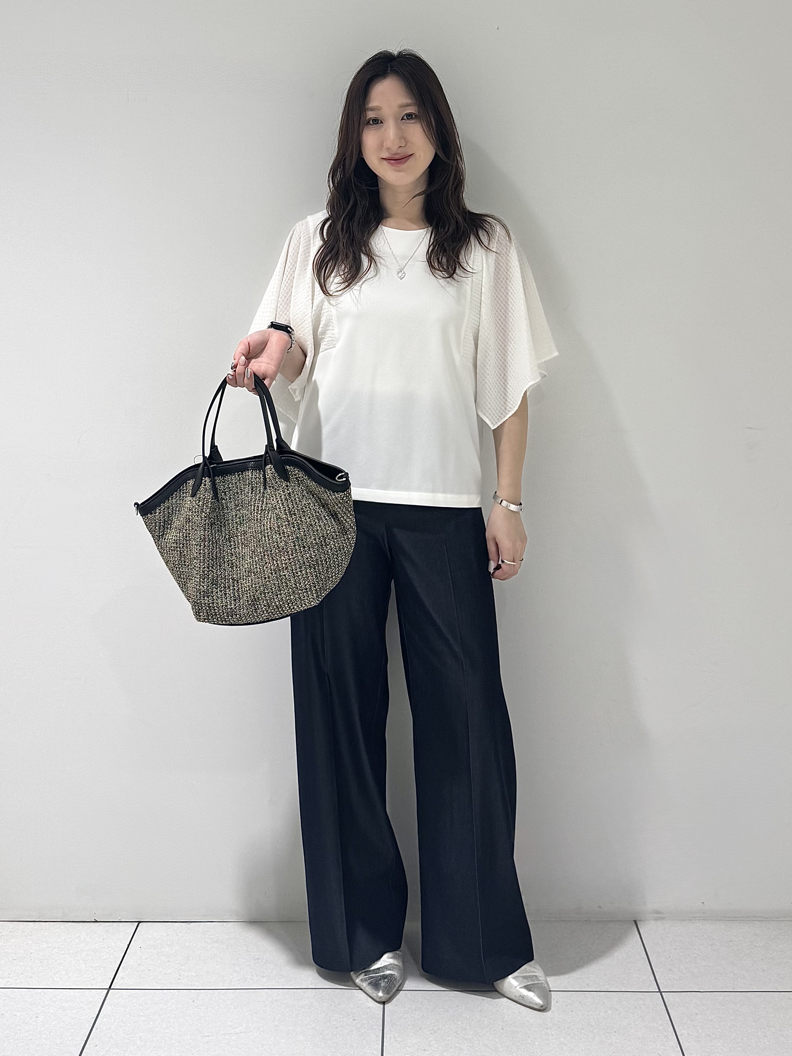 そんさんの「INDIVI｜【洗える／シアーチェック柄】異素材コンビスリーブトップス」を使ったコーディネート