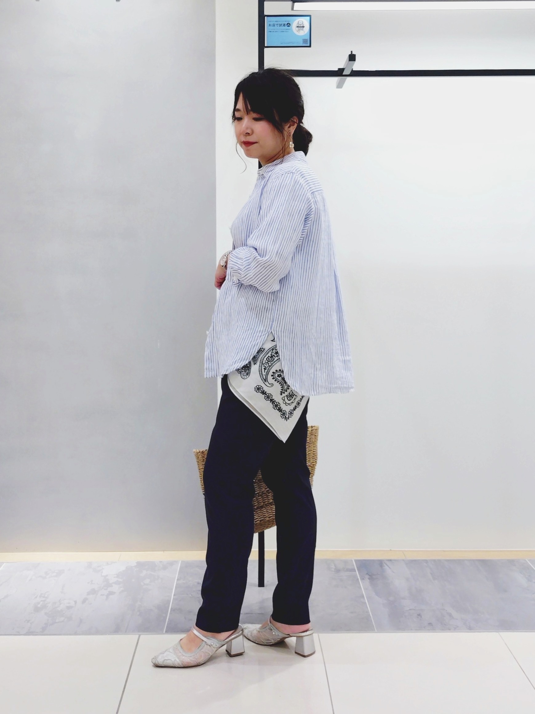 TOMOMIさんの「INDIVI｜【接触冷感／2WAY】カシュクールリネンシャツ」を使ったコーディネート
