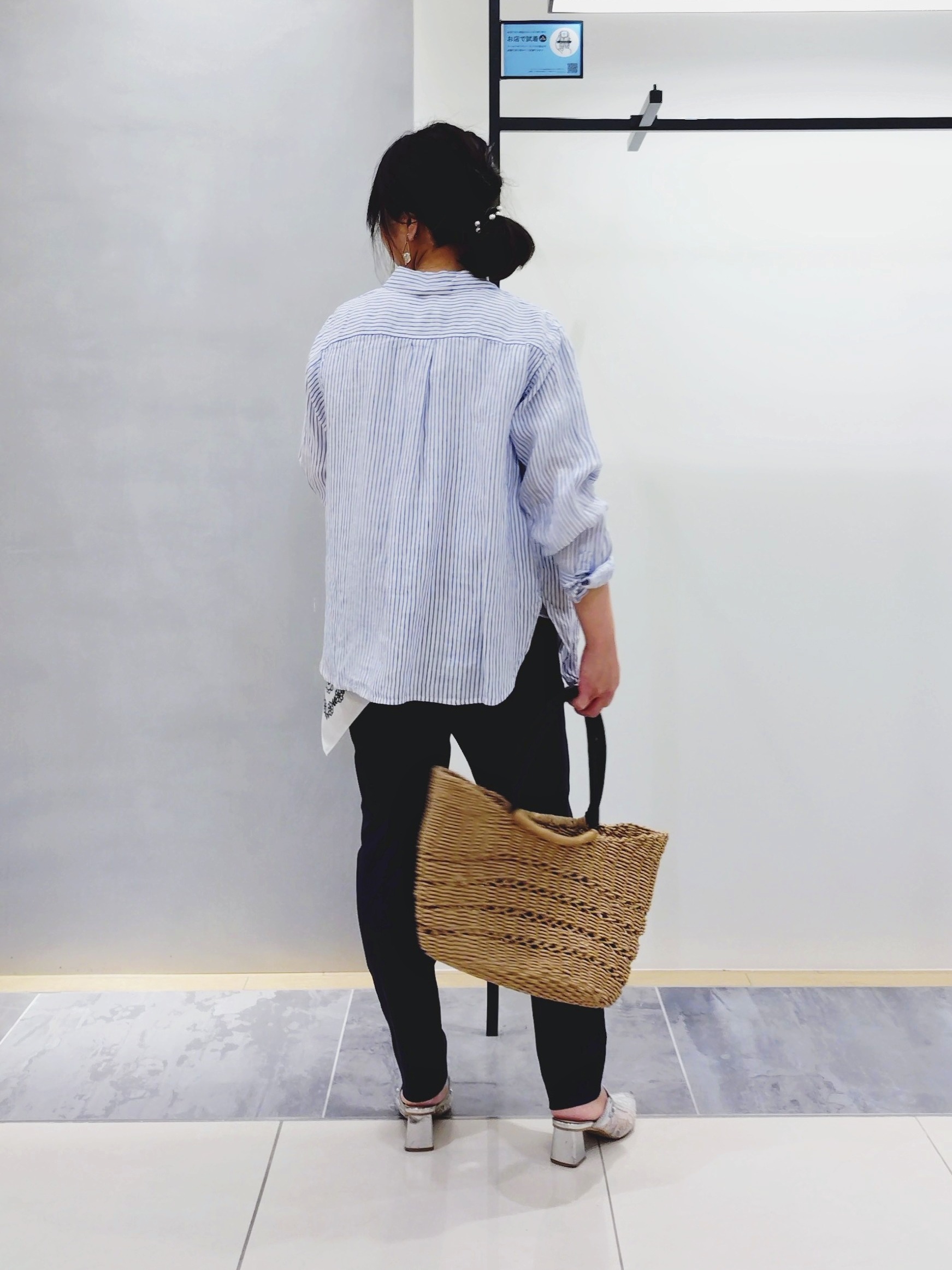 TOMOMIさんの「INDIVI｜【接触冷感／2WAY】カシュクールリネンシャツ」を使ったコーディネート