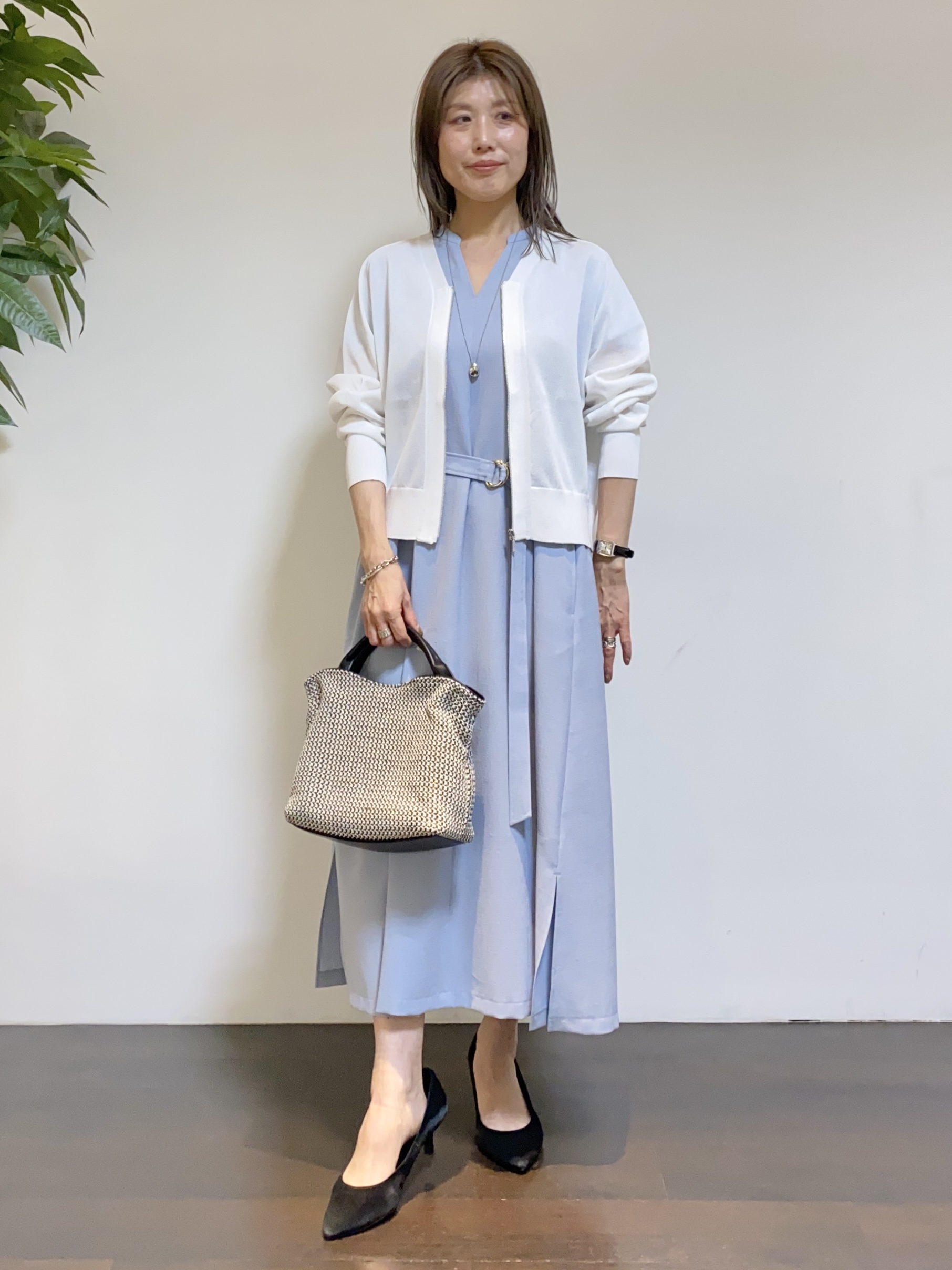 tomoさんの「UNTITLED｜【アンサンブル可/日除け・冷房対策】シアーレーヨンZIPカーディガン」を使ったコーディネート