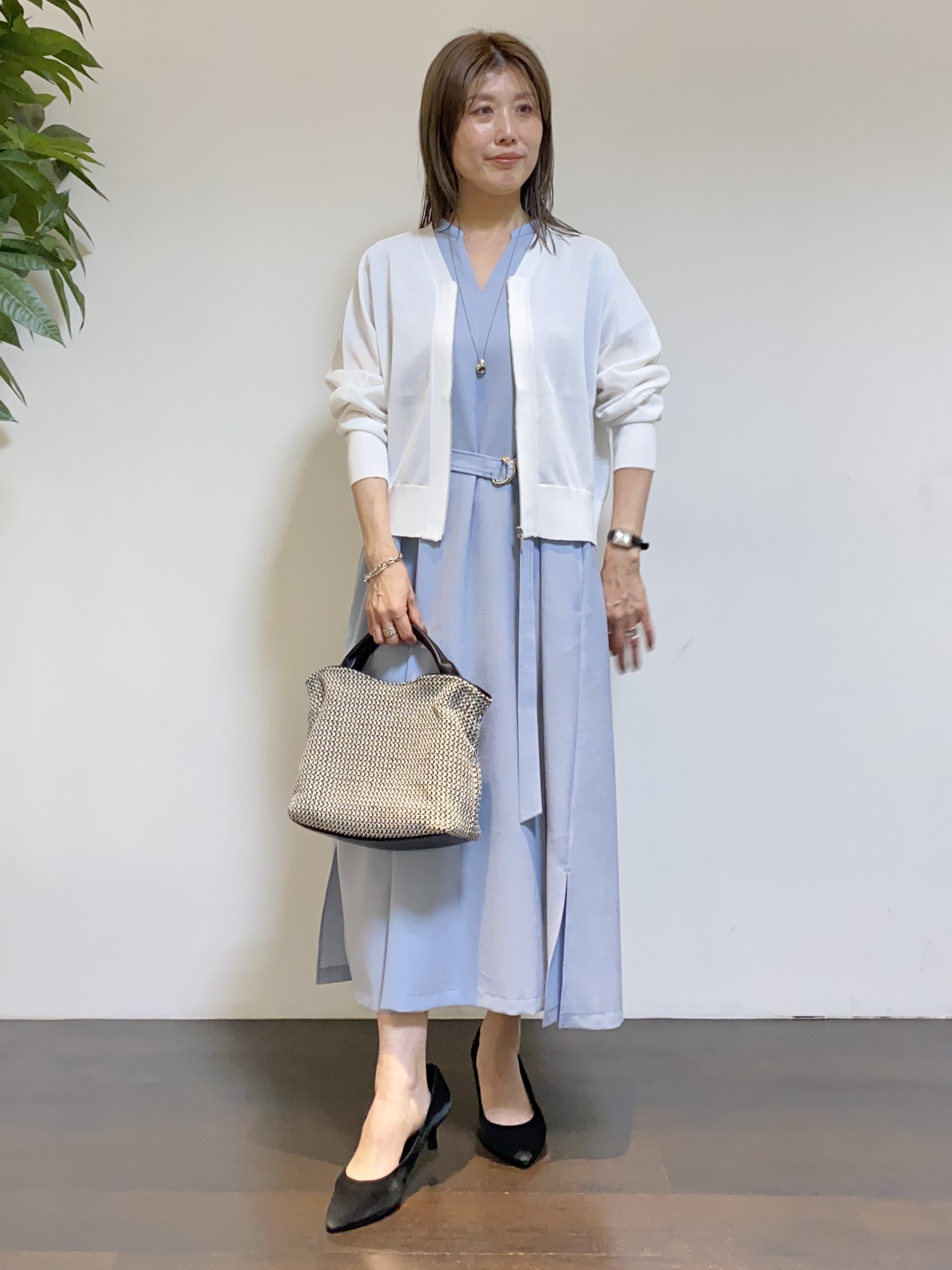 tomoさんの「UNTITLED｜【アンサンブル可/日除け・冷房対策】シアーレーヨンZIPカーディガン」を使ったコーディネート
