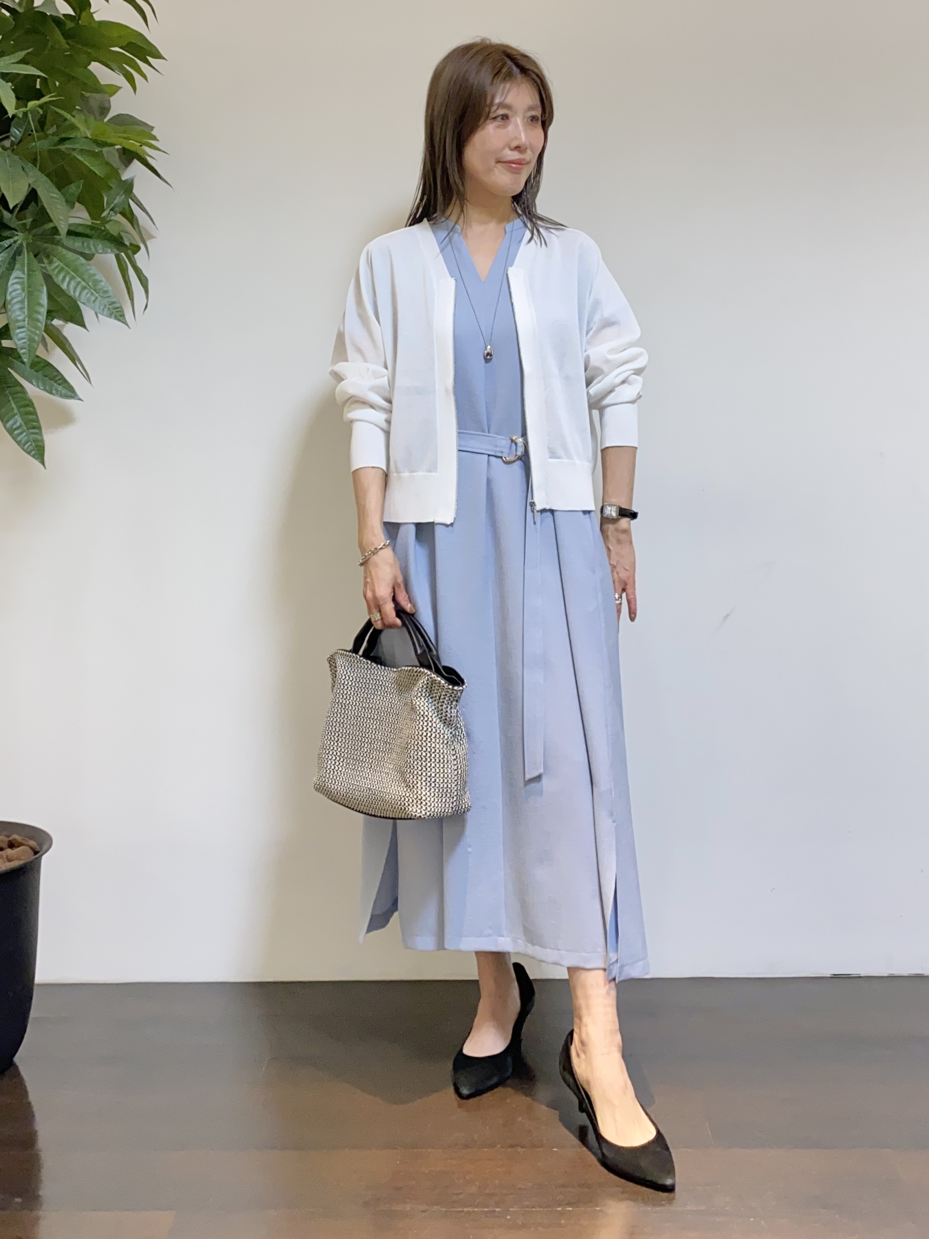 tomoさんの「UNTITLED｜【アンサンブル可/日除け・冷房対策】シアーレーヨンZIPカーディガン」を使ったコーディネート