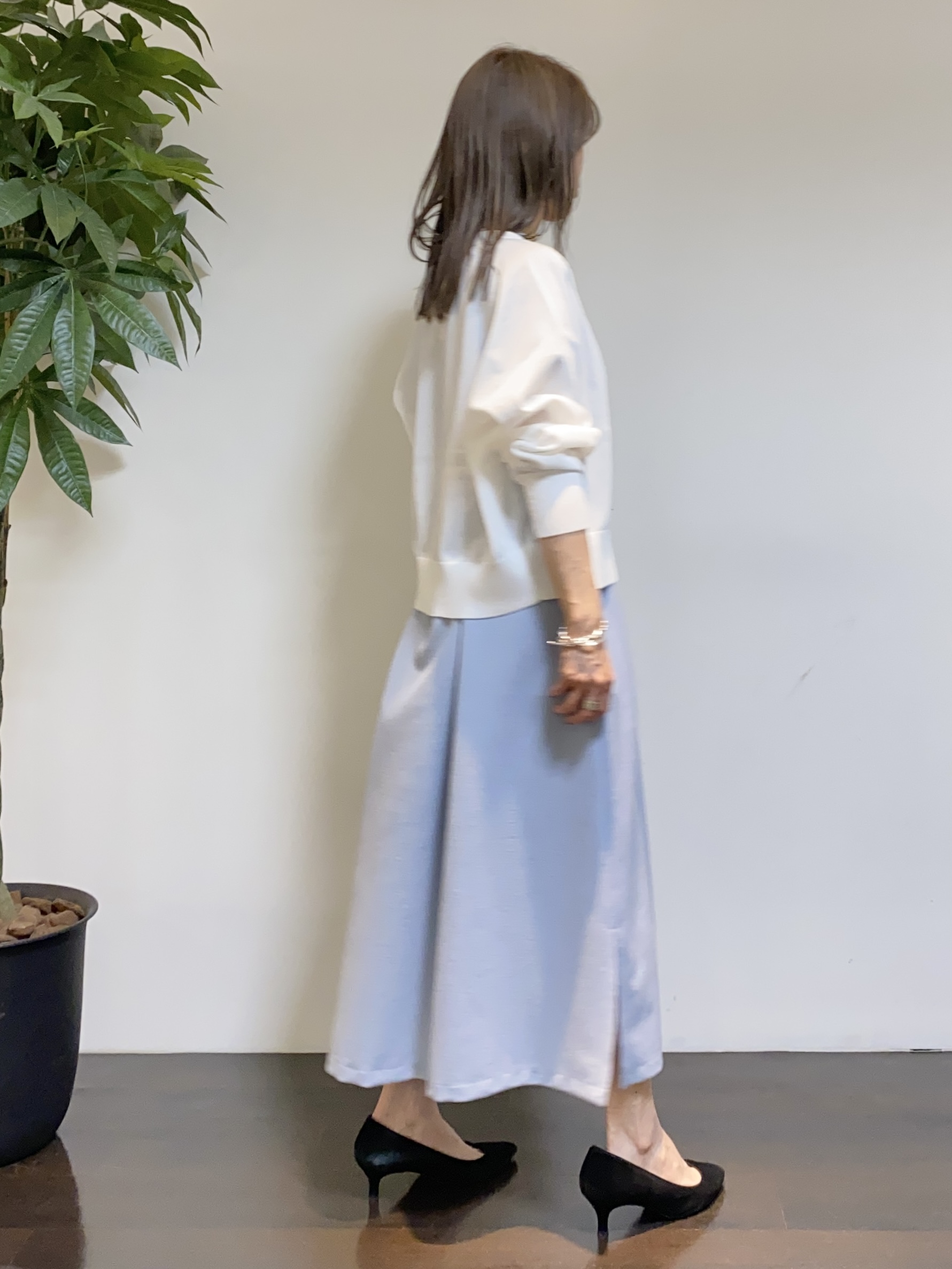 tomoさんの「UNTITLED｜【アンサンブル可/日除け・冷房対策】シアーレーヨンZIPカーディガン」を使ったコーディネート