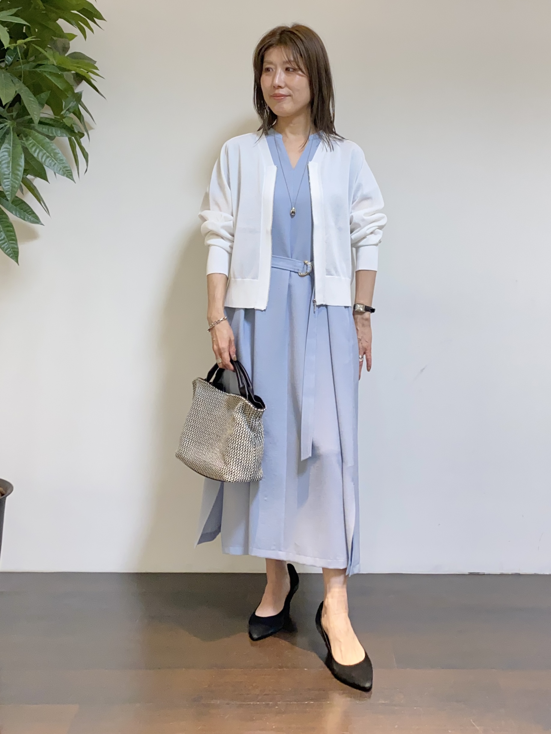 tomoさんの「UNTITLED｜【アンサンブル可/日除け・冷房対策】シアーレーヨンZIPカーディガン」を使ったコーディネート
