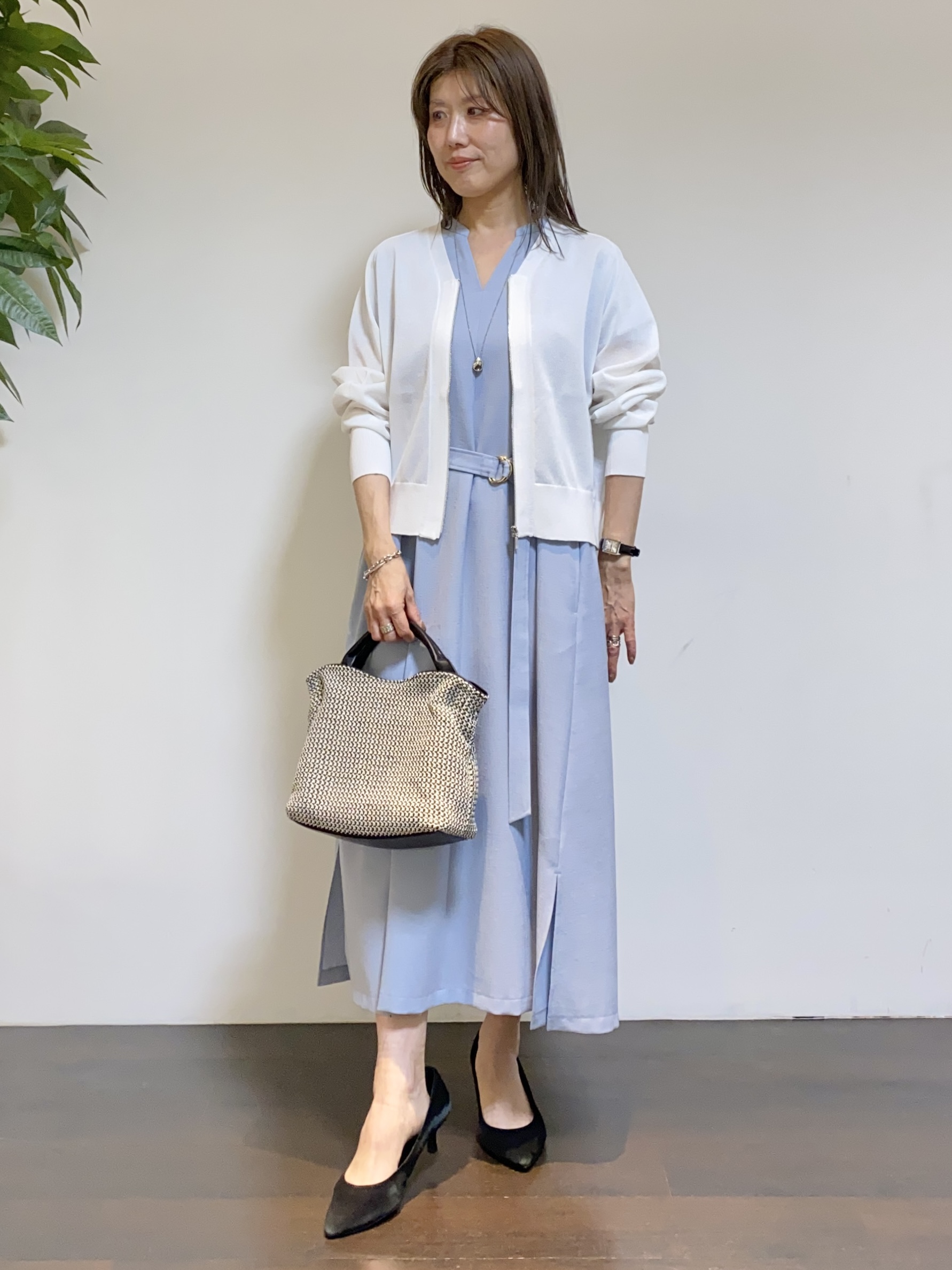 tomoさんの「UNTITLED｜【アンサンブル可/日除け・冷房対策】シアーレーヨンZIPカーディガン」を使ったコーディネート