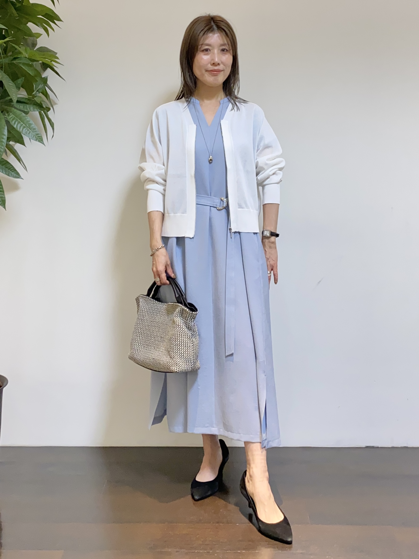 tomoさんの「UNTITLED｜【アンサンブル可/日除け・冷房対策】シアーレーヨンZIPカーディガン」を使ったコーディネート