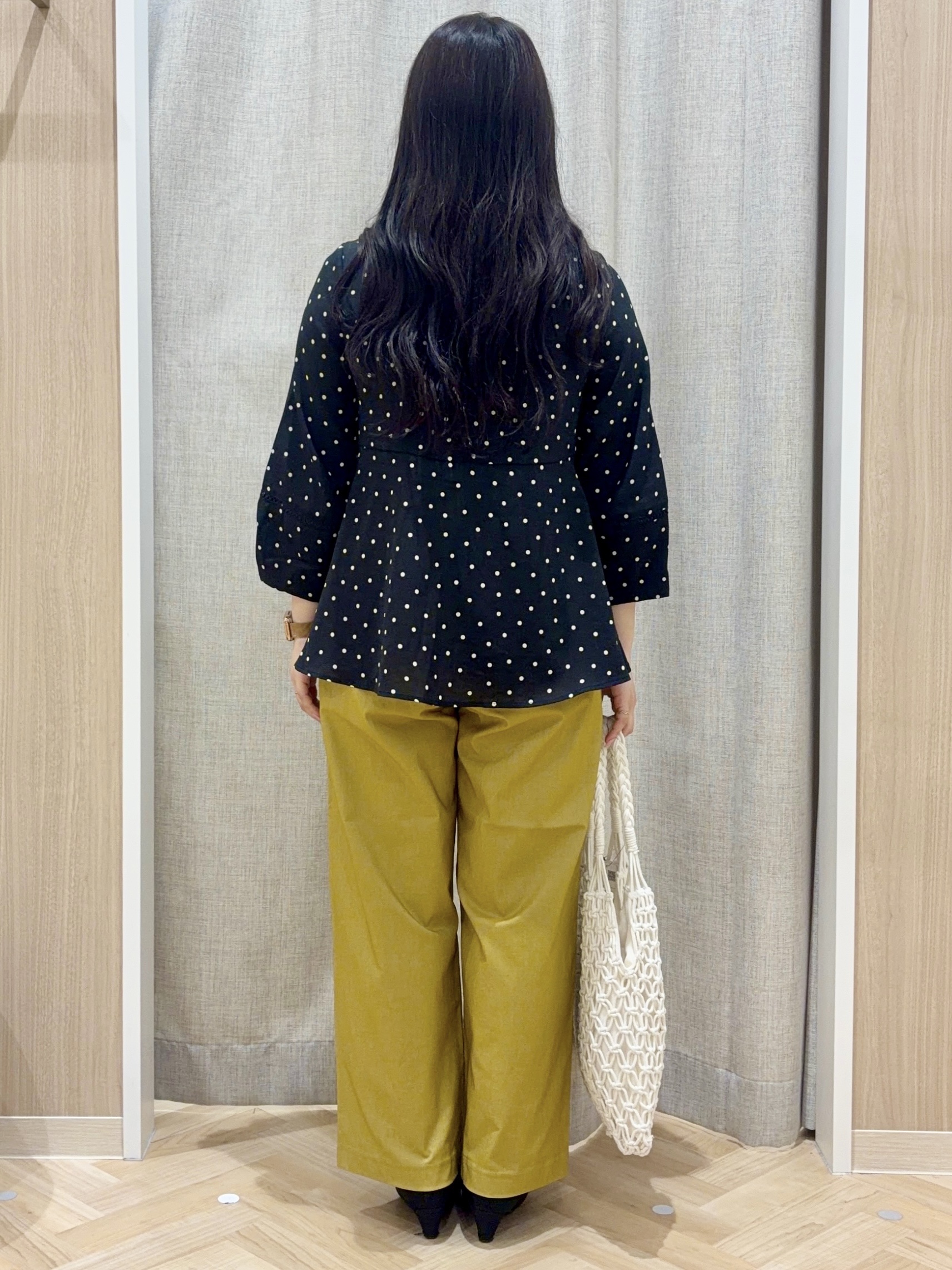 minamiさんの「grove｜【UVカット・体型カバーも叶う】麻調メッシュランタンスリーブブラウス」を使ったコーディネート