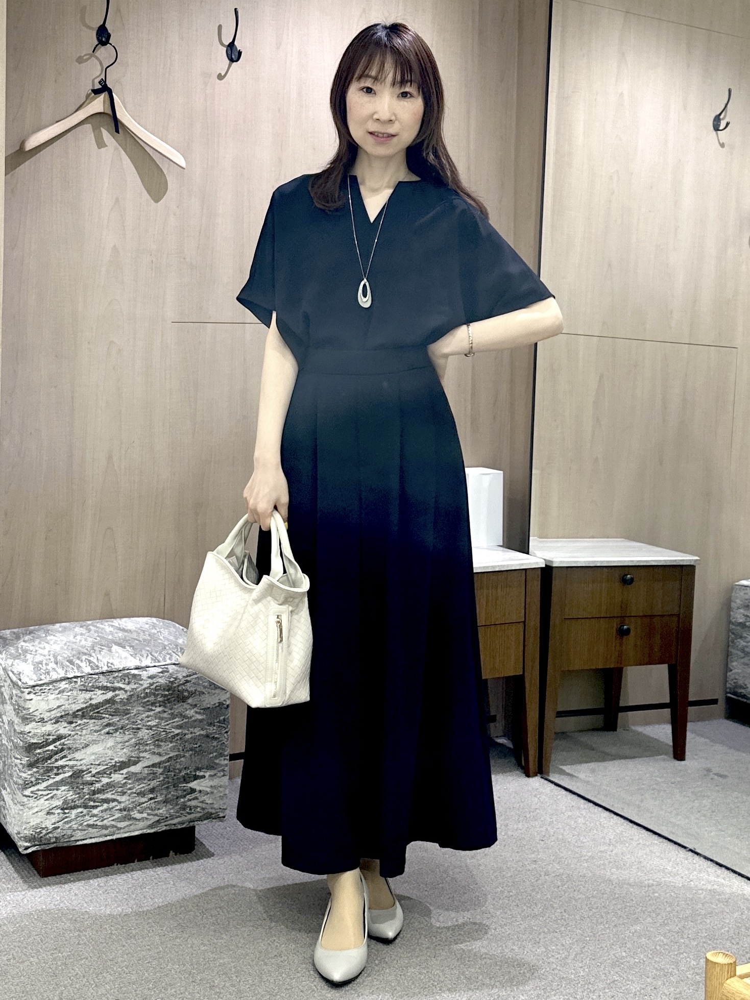 Miwaさんの「UNTITLED｜【UV/接触冷感/セットアップ可】リラクシーキーVネックブラウス」を使ったコーディネート