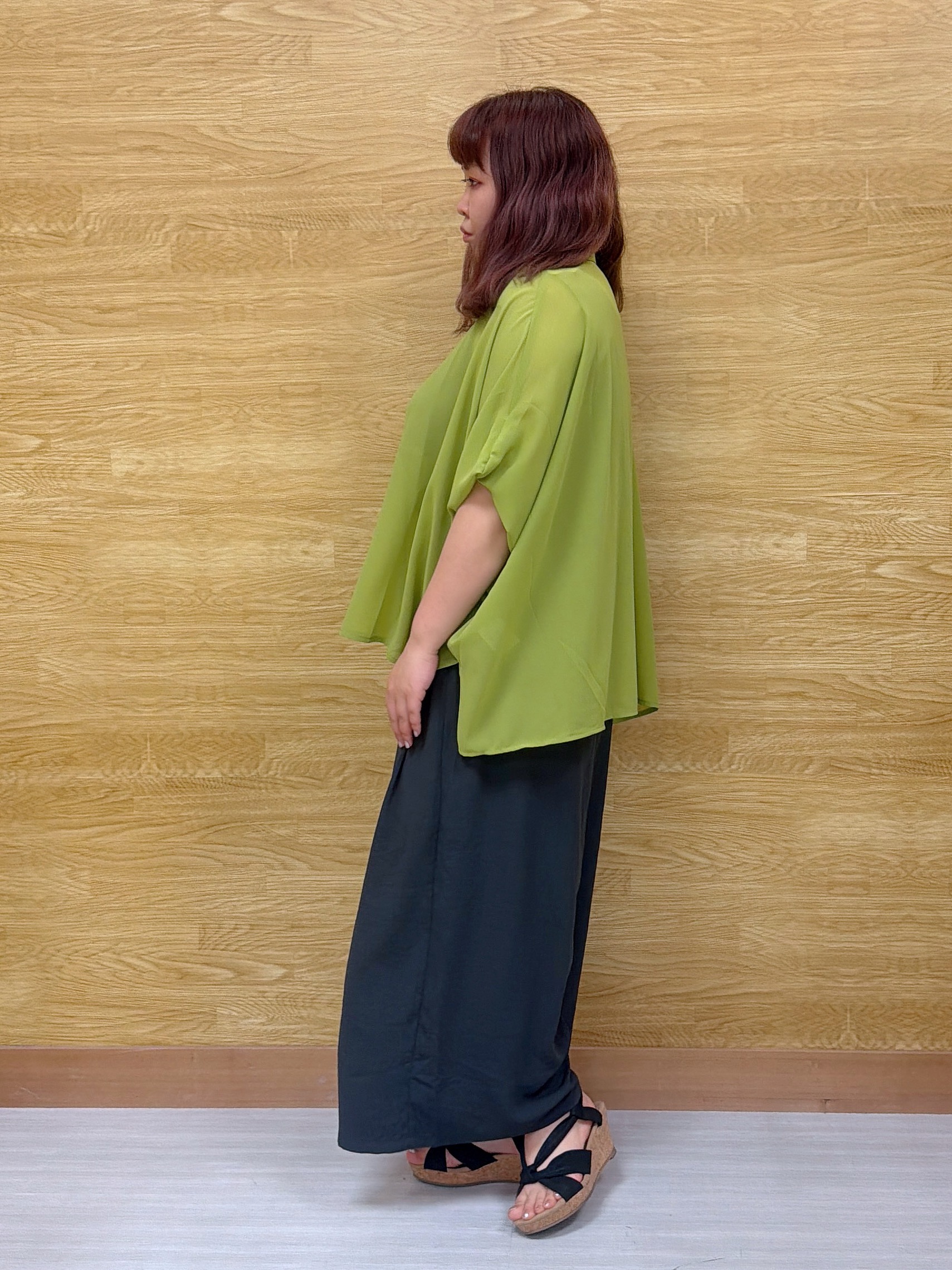 ぁむさんの「SHOO･LA･RUE｜【洗濯機可/体型カバー】羽織るだけで雰囲気変わる 柄アソート ポンチョ風シアーシャツ」を使ったコーディネート