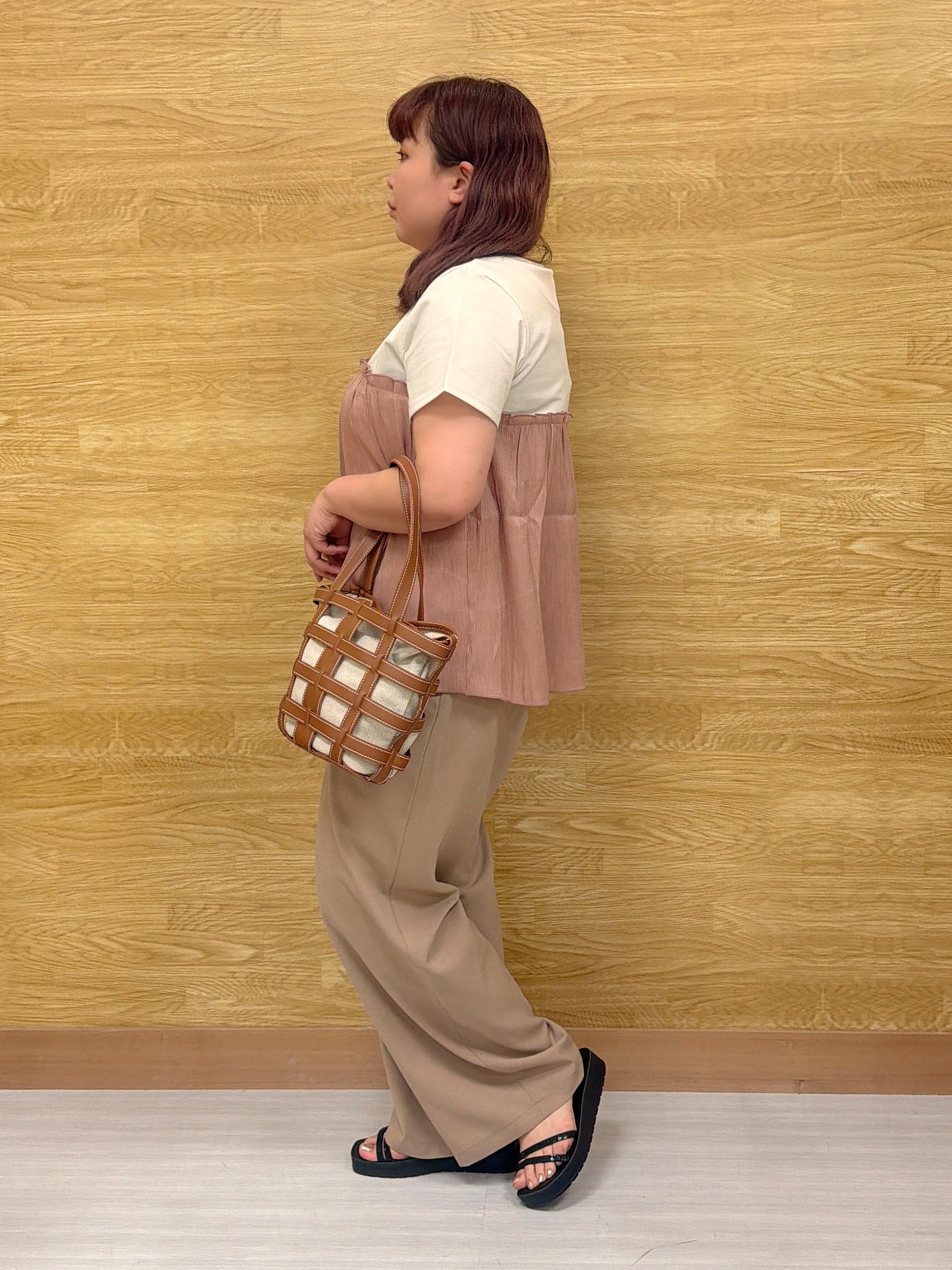 ぁむさんの「SHOO･LA･RUE｜【体型カバー】1枚でインせず決まる きらきらビスチェ風Tシャツ」を使ったコーディネート