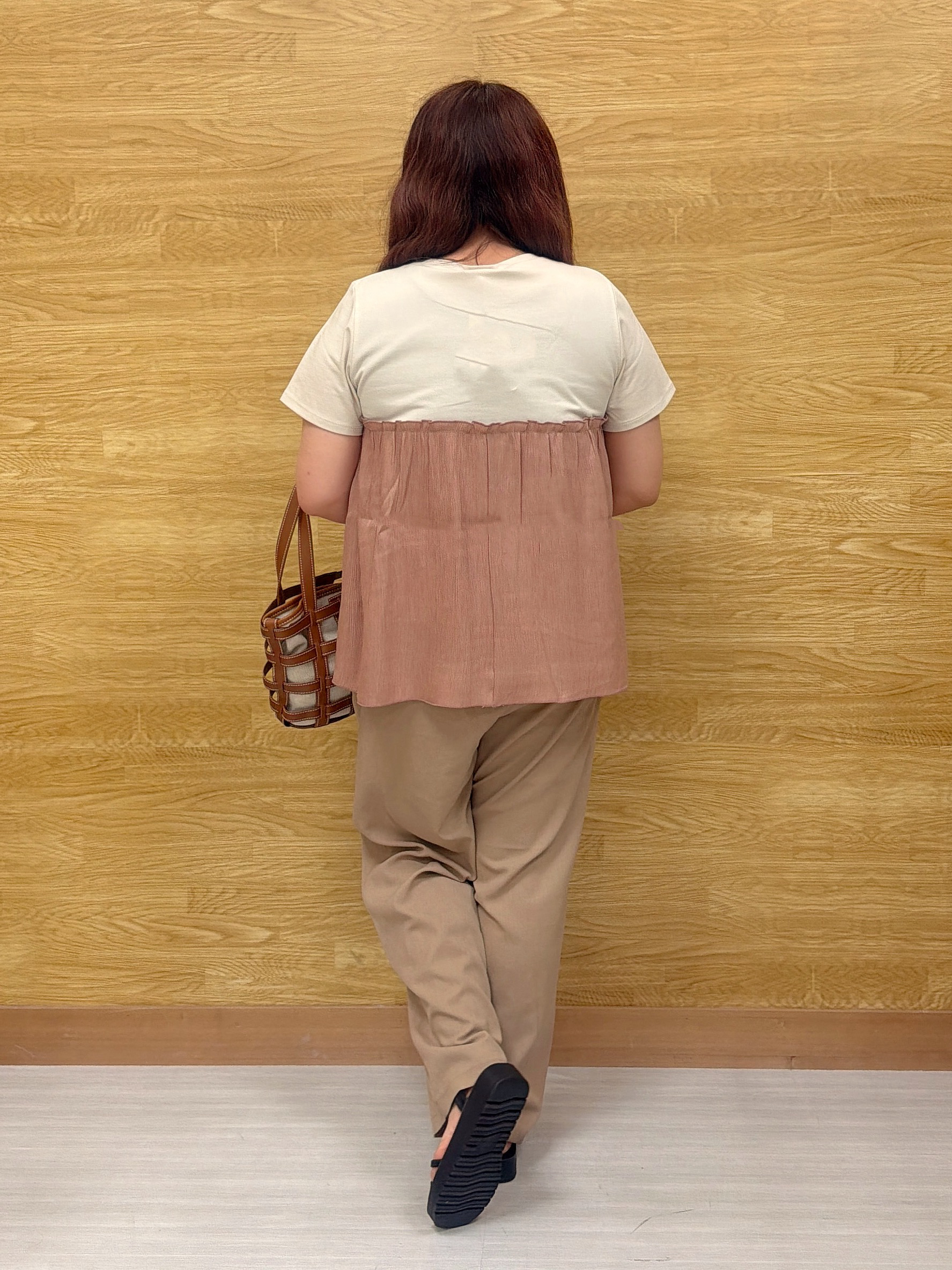 ぁむさんの「SHOO･LA･RUE｜【体型カバー】1枚でインせず決まる きらきらビスチェ風Tシャツ」を使ったコーディネート