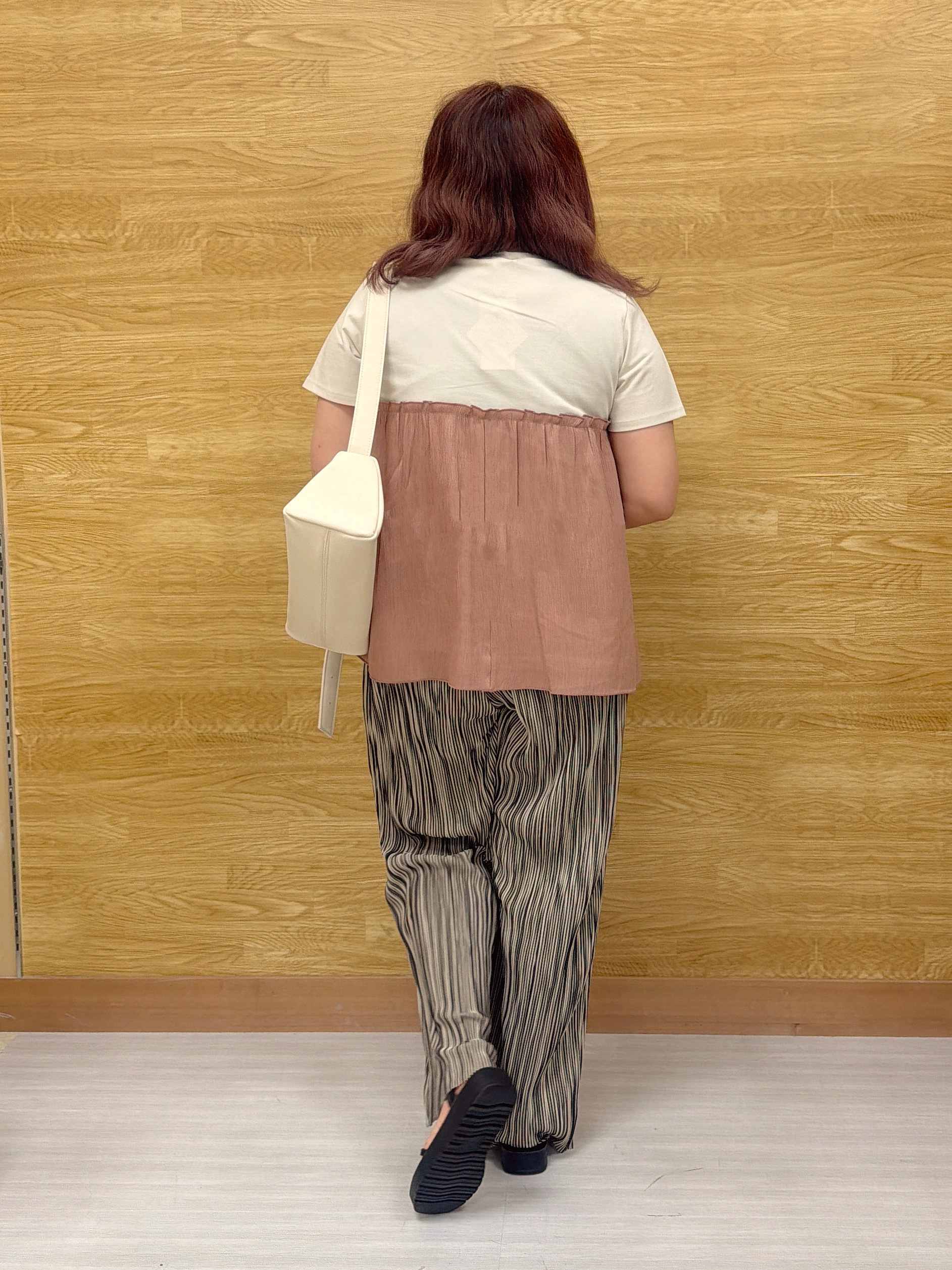 ぁむさんの「SHOO･LA･RUE｜【体型カバー】1枚でインせず決まる きらきらビスチェ風Tシャツ」を使ったコーディネート