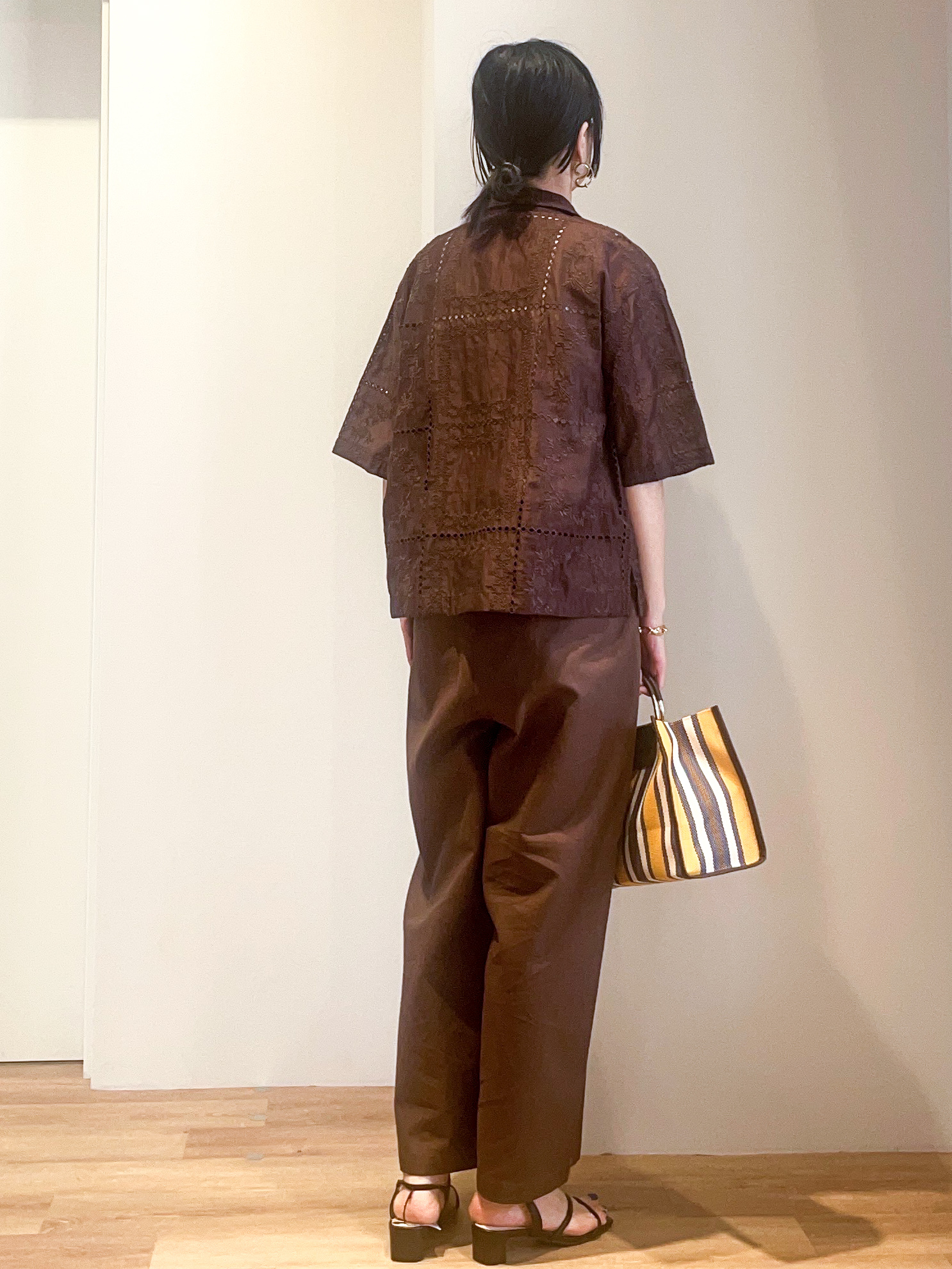 あいさんの「OPAQUE.CLIP｜刺繍ハーフスリーブシャツ／セットアップ対応可【洗濯機OK】」を使ったコーディネート