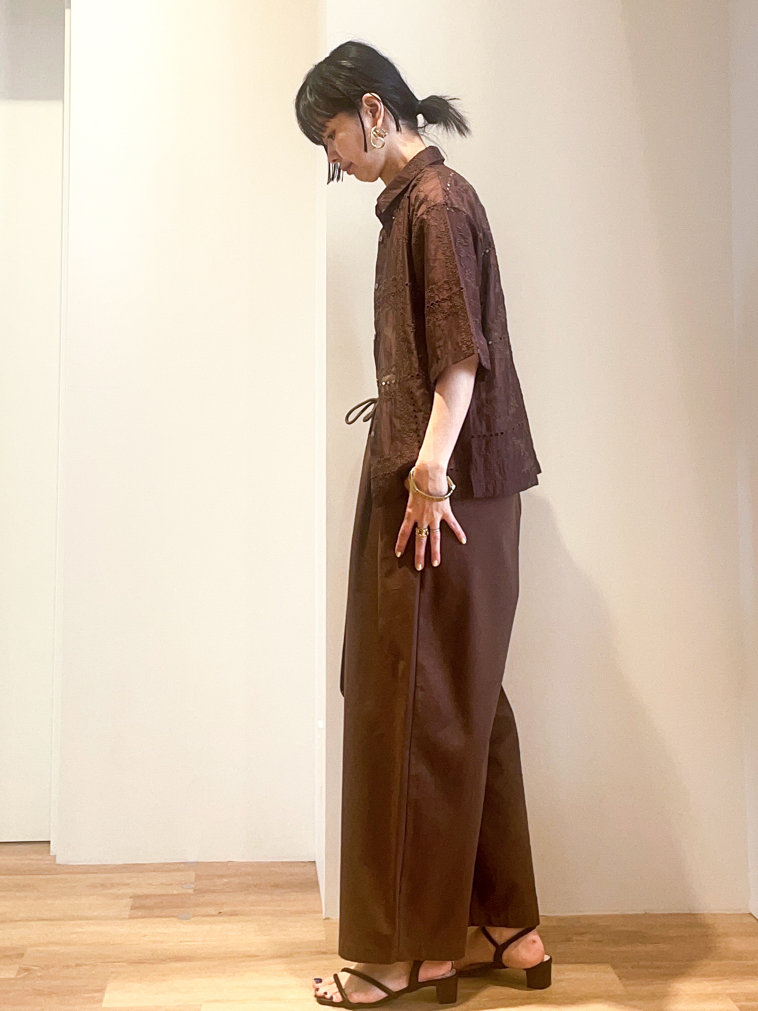 あいさんの「OPAQUE.CLIP｜刺繍ハーフスリーブシャツ／セットアップ対応可【洗濯機OK】」を使ったコーディネート