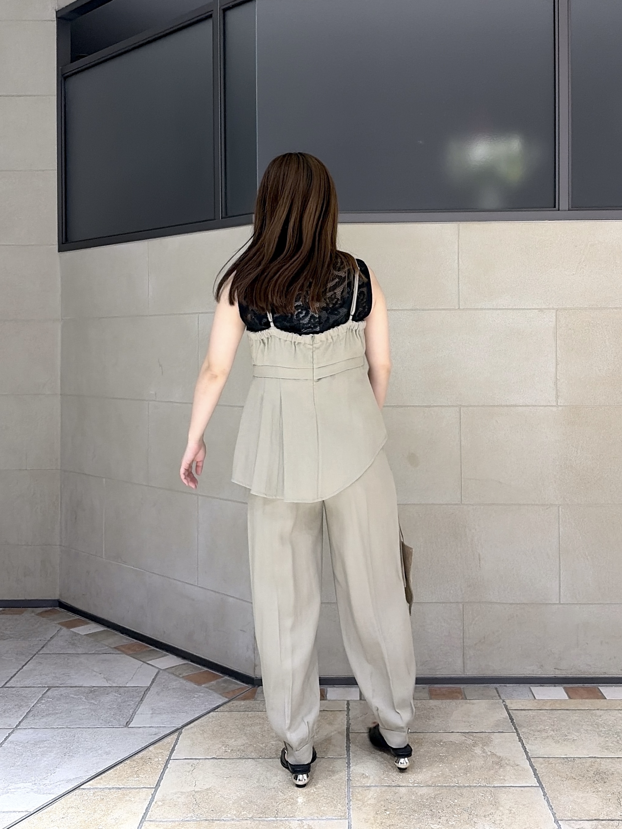 よねさんの「INDIVI｜【セットアップ可能】イレヘムキャミブラウス」を使ったコーディネート