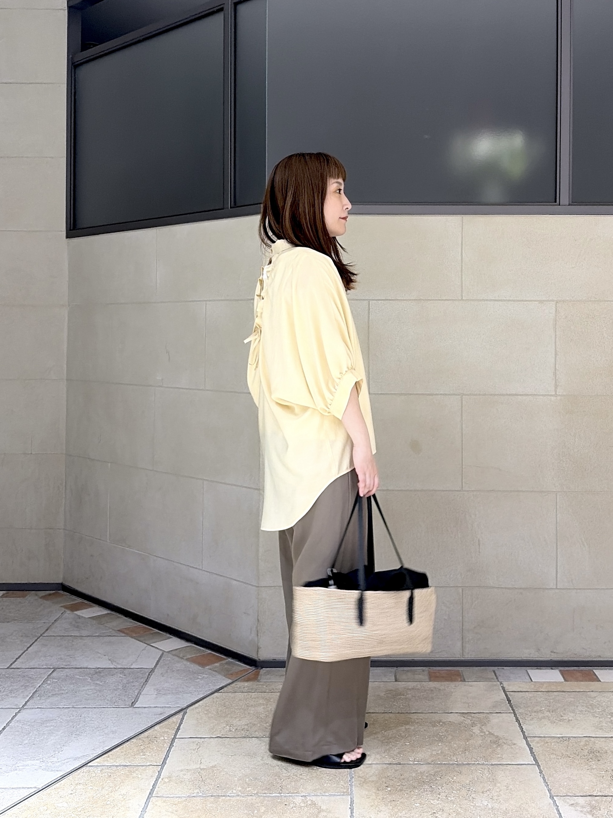 よねさんの「INDIVI｜バックドロストブラウス」を使ったコーディネート
