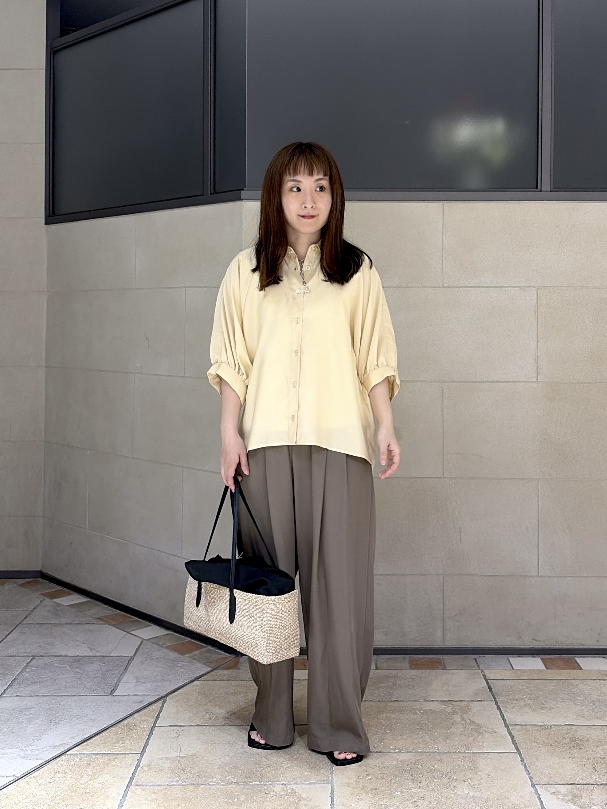 よねさんの「INDIVI｜バックドロストブラウス」を使ったコーディネート