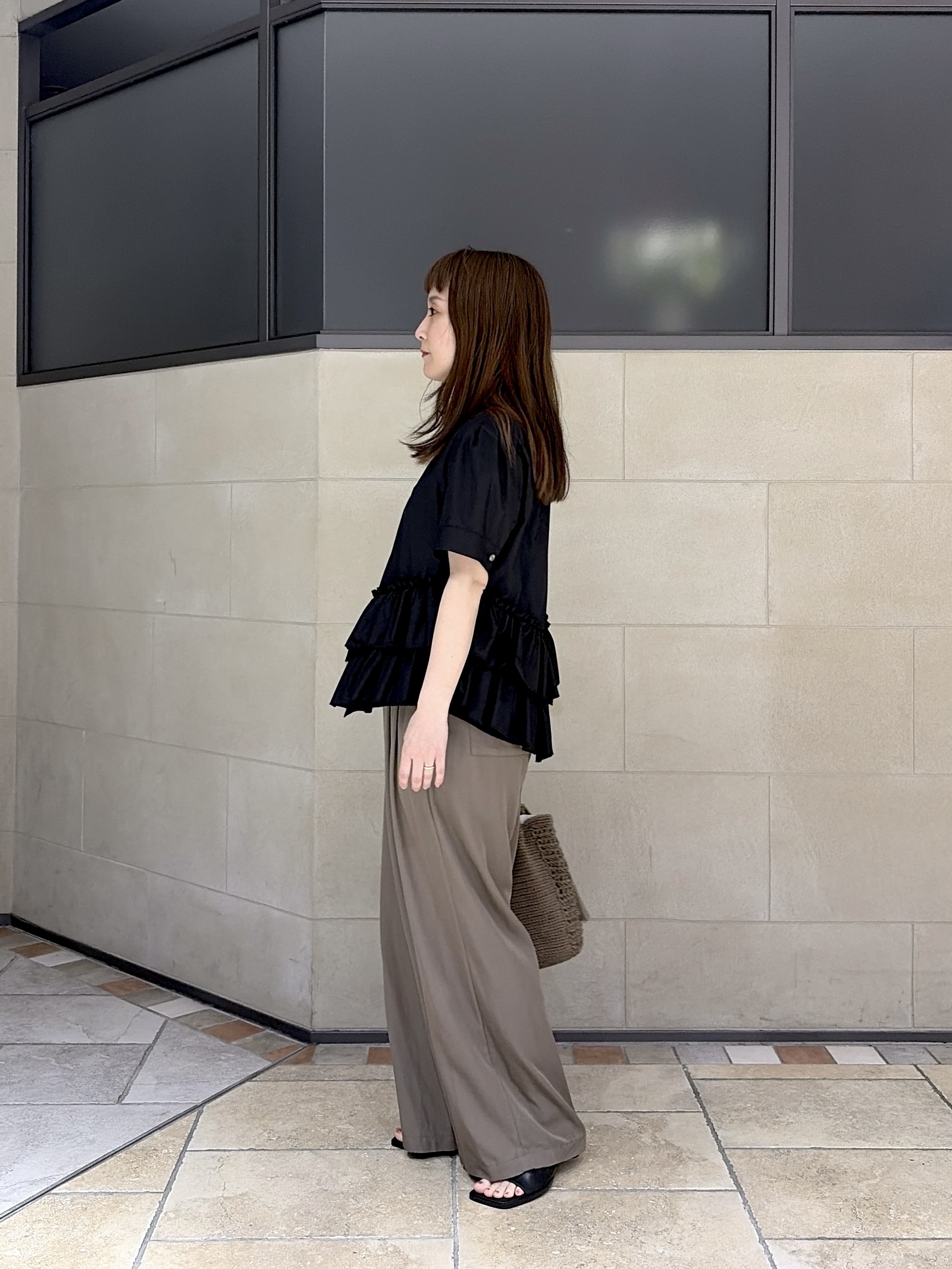 よねさんの「INDIVI｜ティアードフリルヘムシャツ」を使ったコーディネート