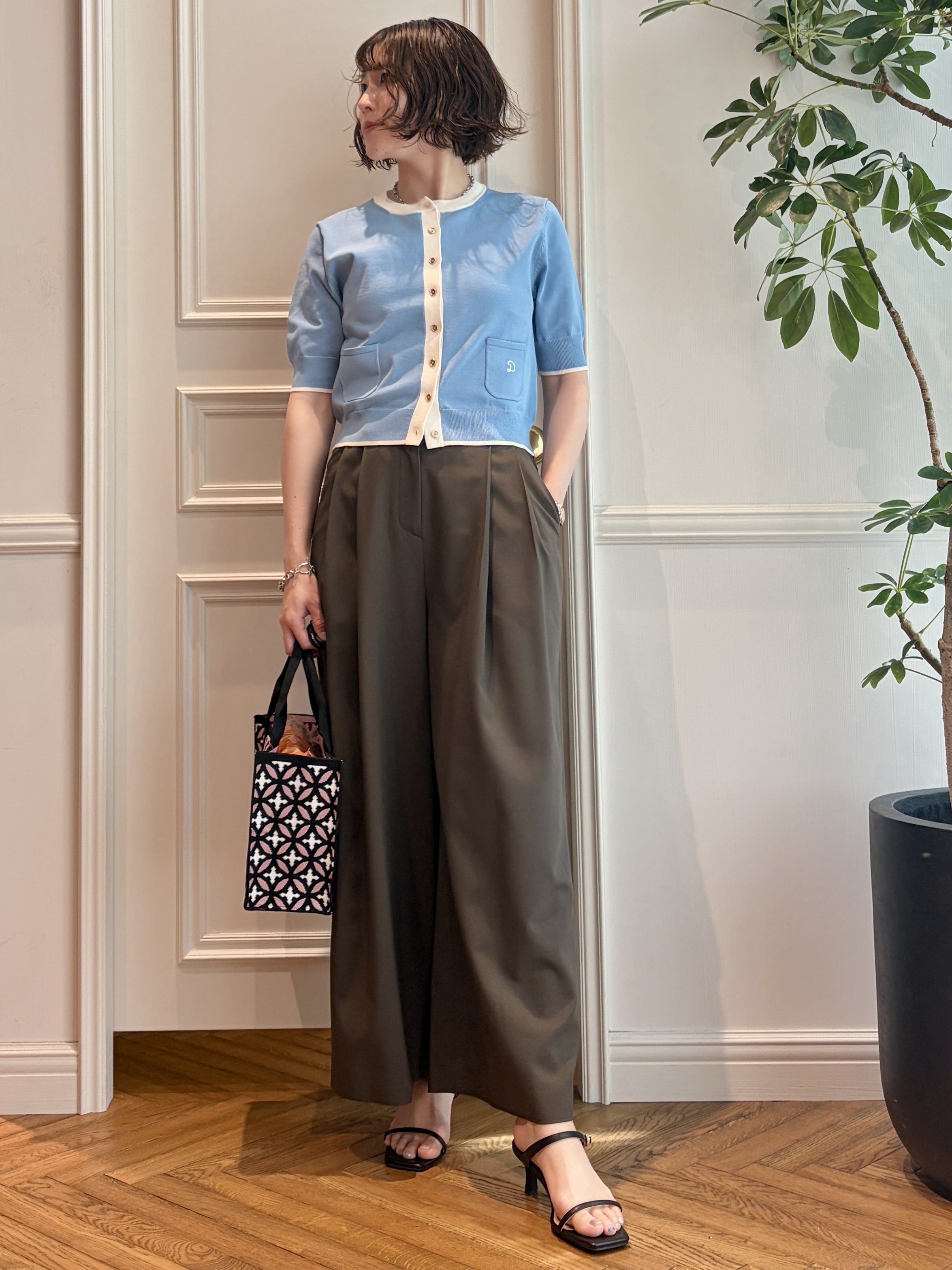 nakaoさんの「DRESSTERIOR｜オーバーラップサークル スモールニットトートバッグ」を使ったコーディネート