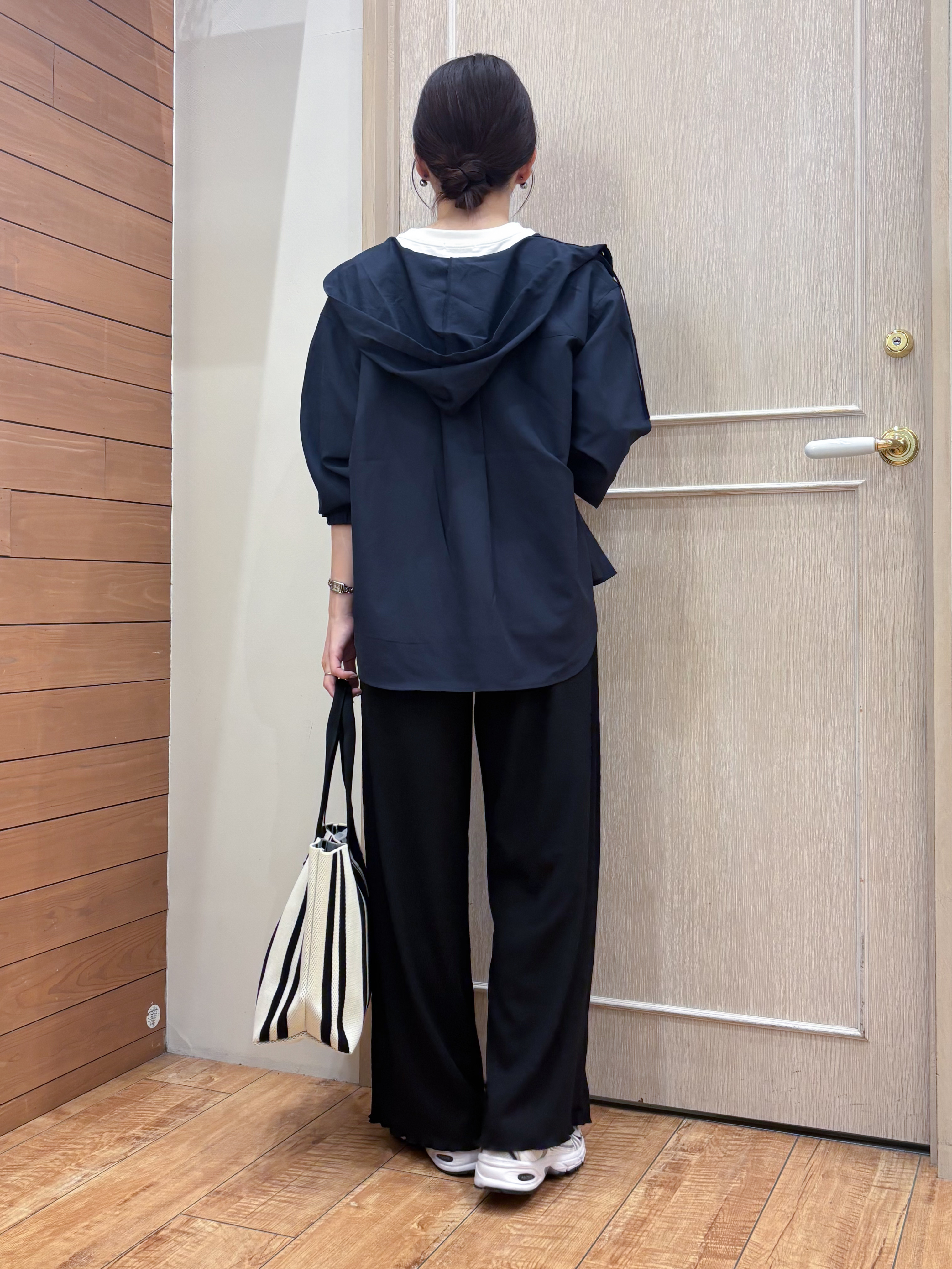 なみさんの「SHOO･LA･RUE｜【通気性〇/洗濯機可/S-LL】UVカット機能付き ライトな着心地シャツパーカ」を使ったコーディネート