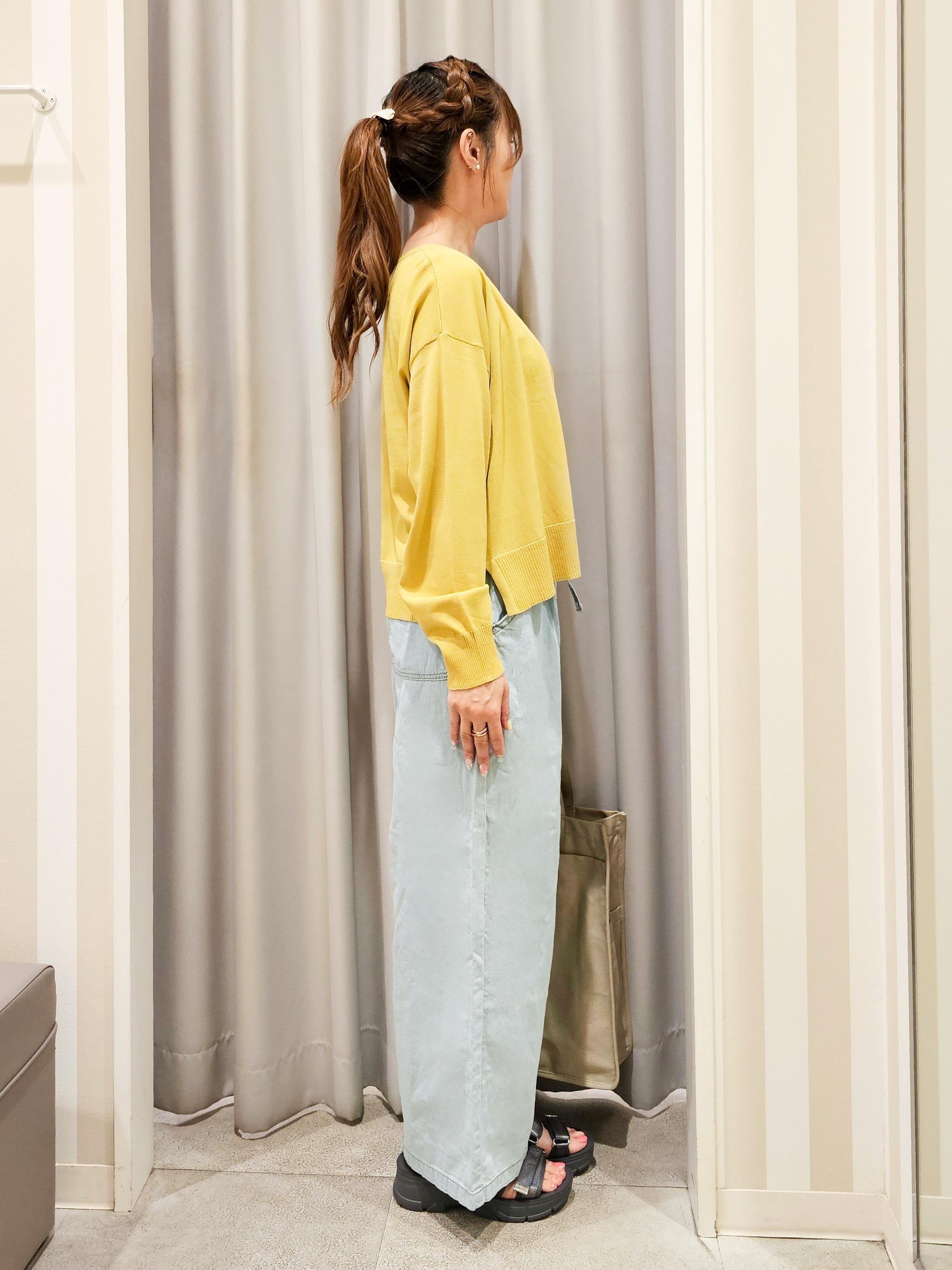 ゆゆさんの「SHOO･LA･RUE｜【洗濯機可/UV】さらっとしたタッチが心地よい ショート丈 Vネックカーディガン」を使ったコーディネート