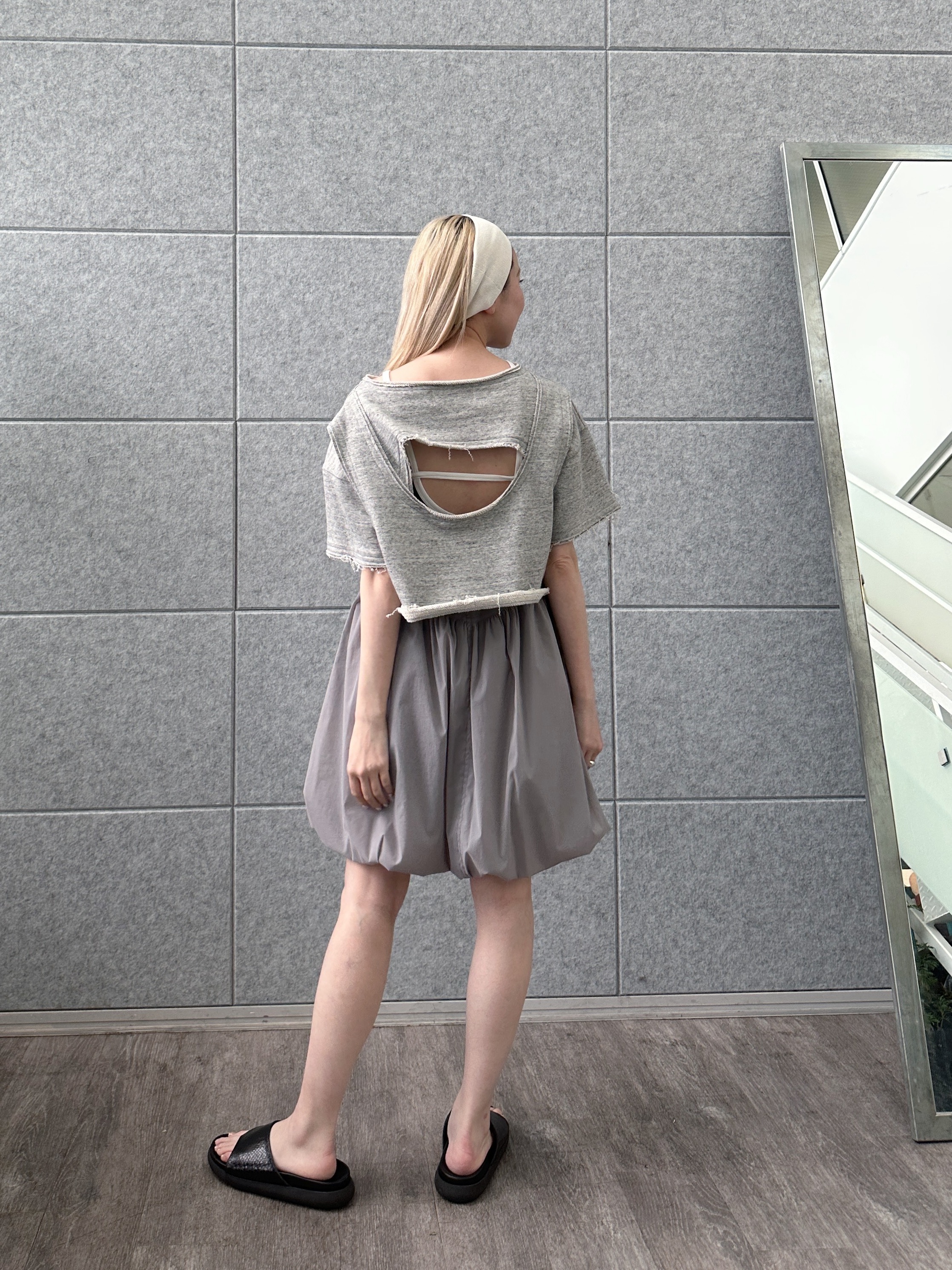Buyer sakkoさんの「CODE A｜back open half－sleeve sweat」を使ったコーディネート