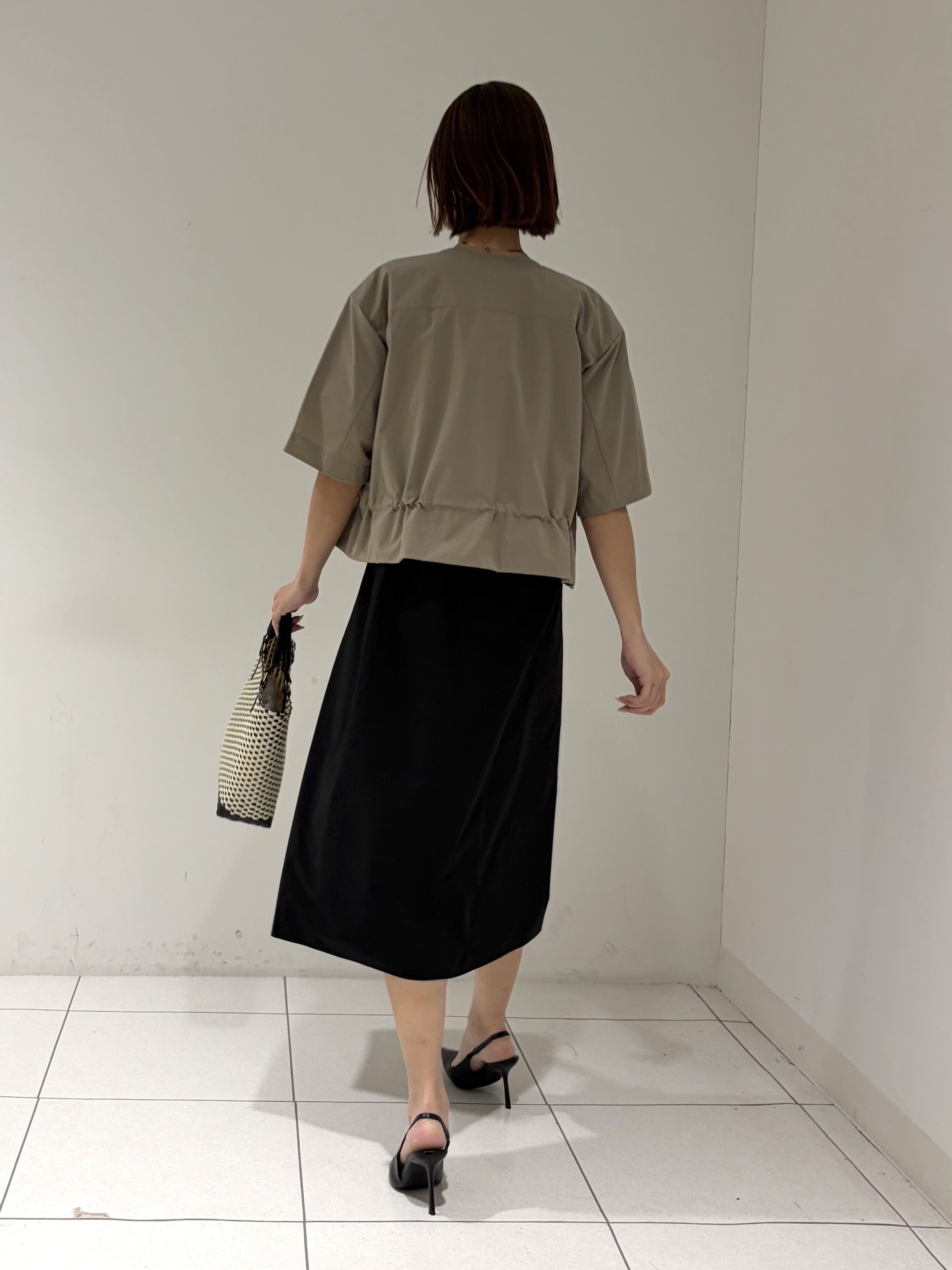 shioriさんの「INDIVI｜【撥水／UVケア／SETUP可能】軽量5分袖ライトブルゾン」を使ったコーディネート