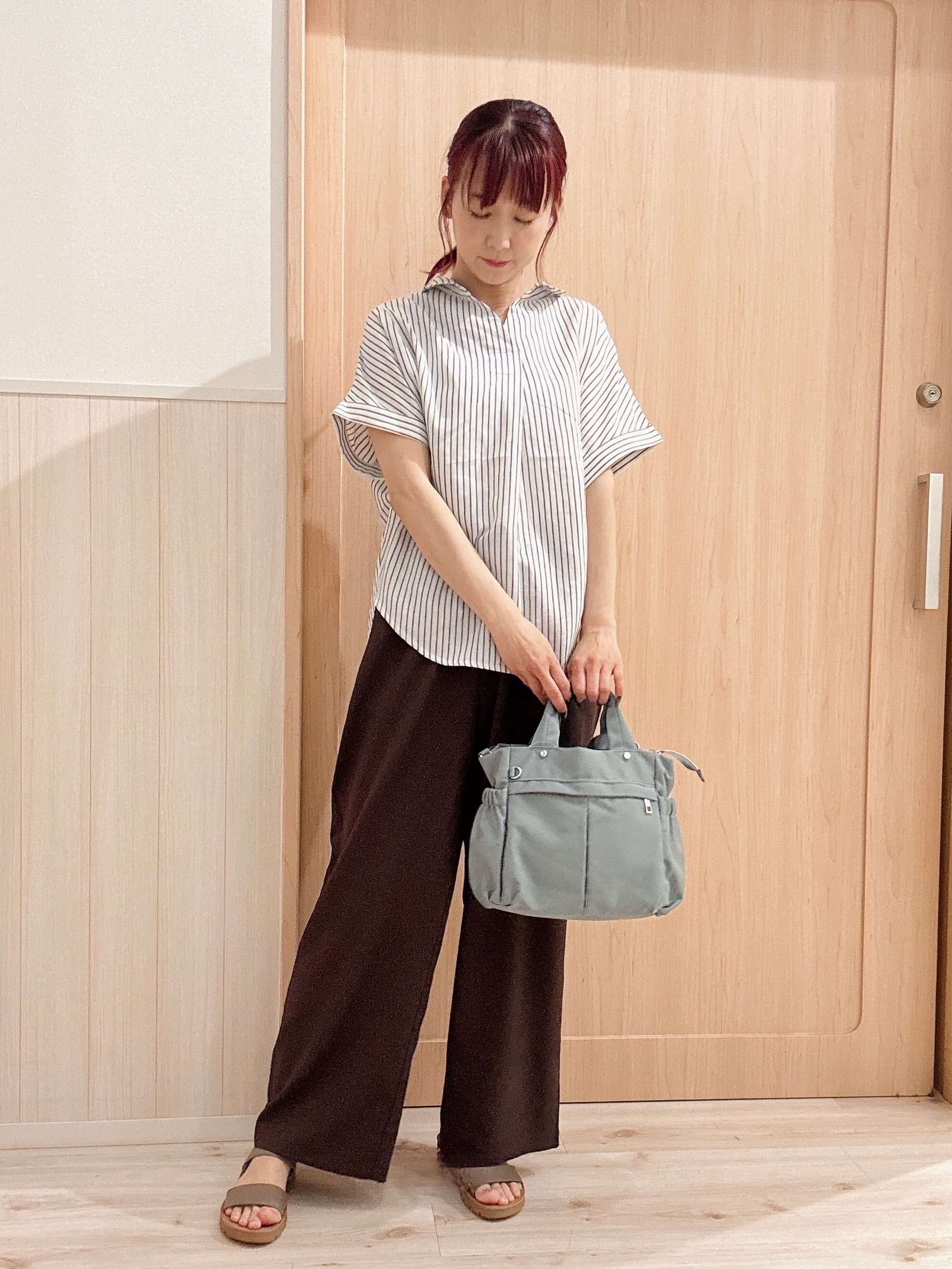 モカさんの「SHOO･LA･RUE｜【洗濯機可/UV】さらっとしたタッチが心地よい ミドルカーディガン」を使ったコーディネート