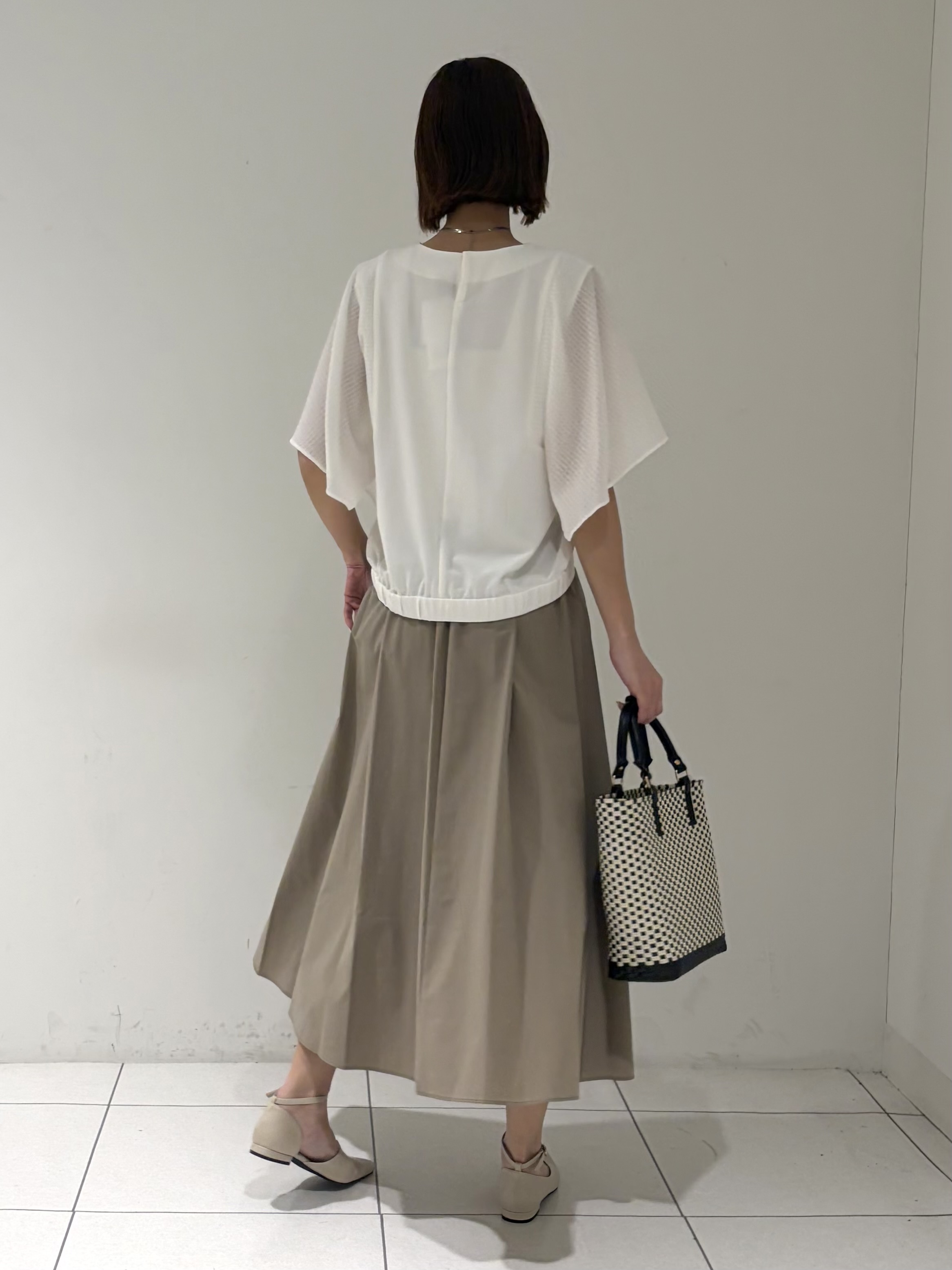 shioriさんの「INDIVI｜【洗える／シアーチェック柄】異素材コンビスリーブトップス」を使ったコーディネート