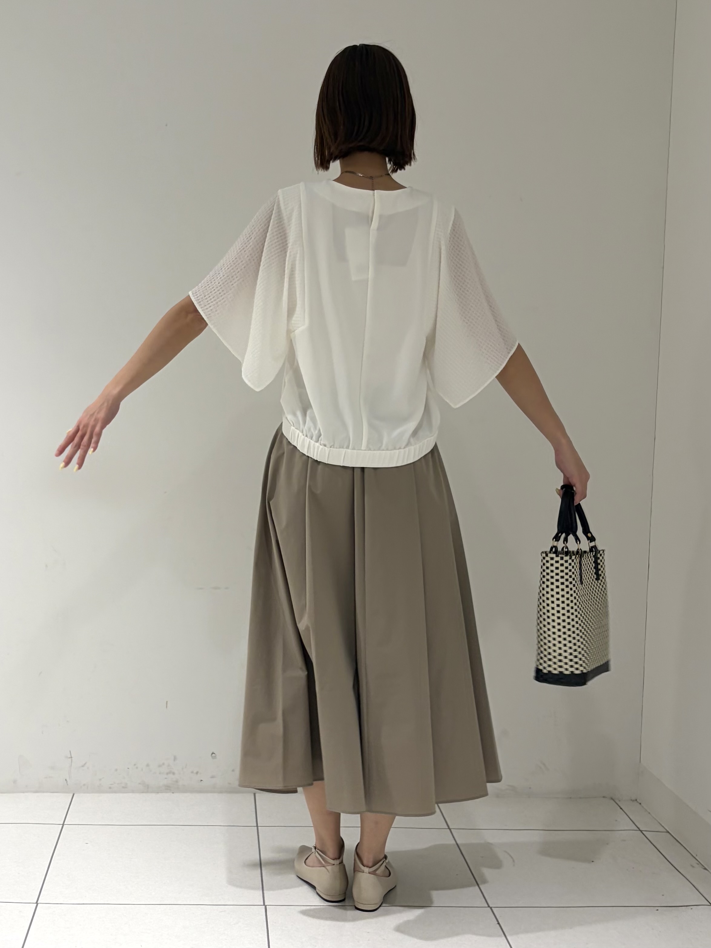 shioriさんの「INDIVI｜【洗える／シアーチェック柄】異素材コンビスリーブトップス」を使ったコーディネート
