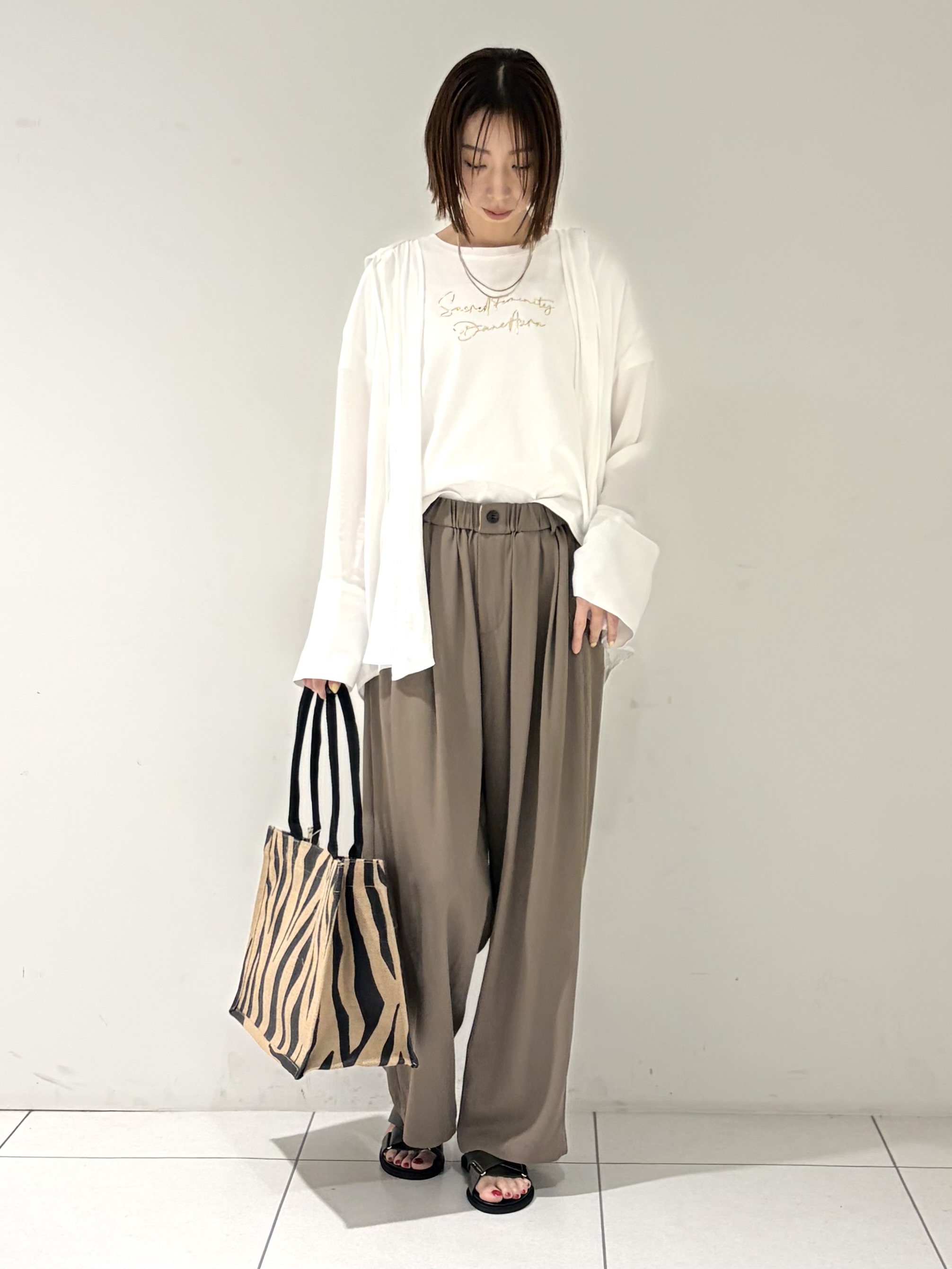 shioriさんの「INDIVI｜【一部店舗限定】シアーフードオーバーシャツ」を使ったコーディネート