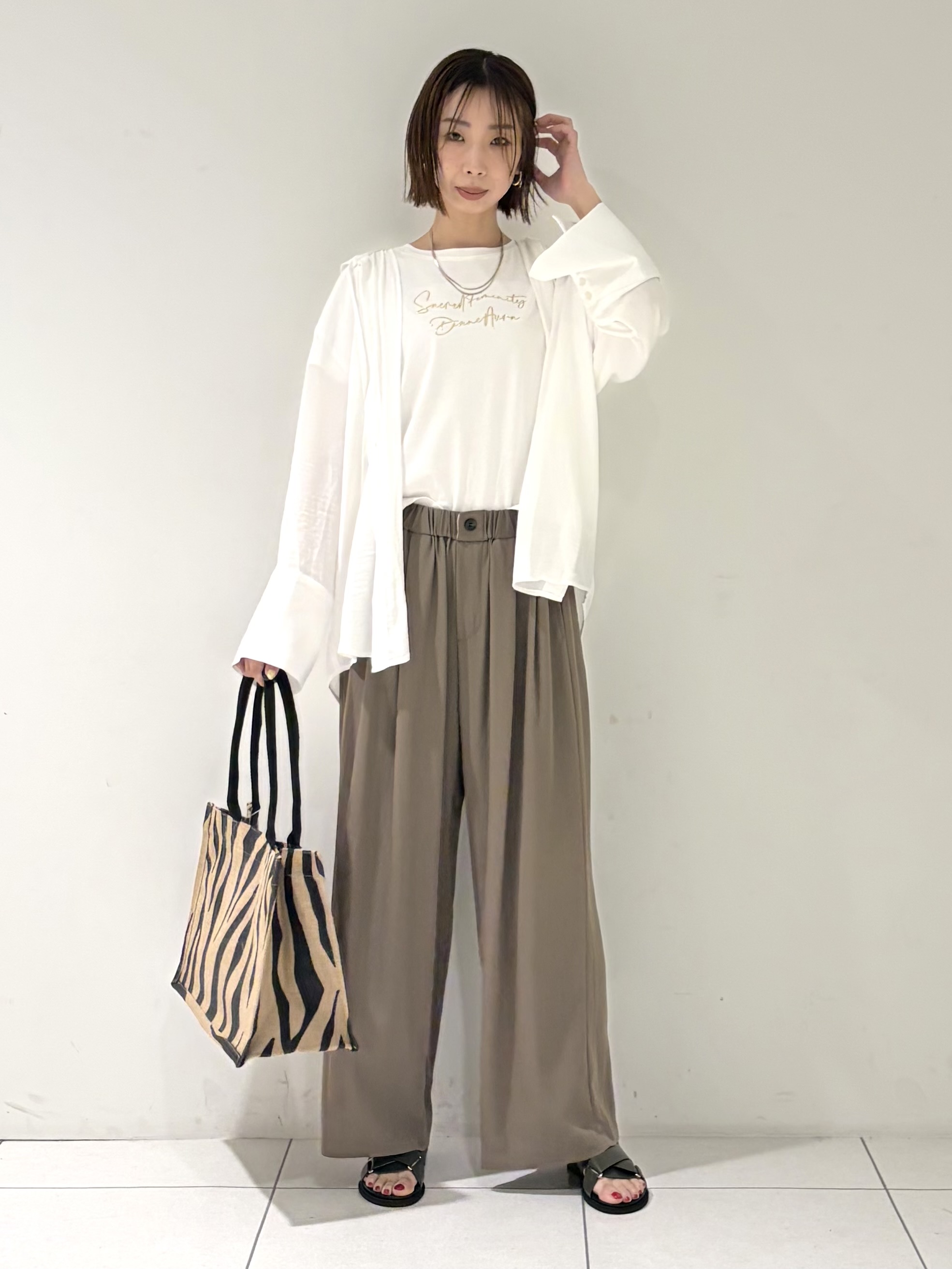 shioriさんの「INDIVI｜【一部店舗限定】シアーフードオーバーシャツ」を使ったコーディネート
