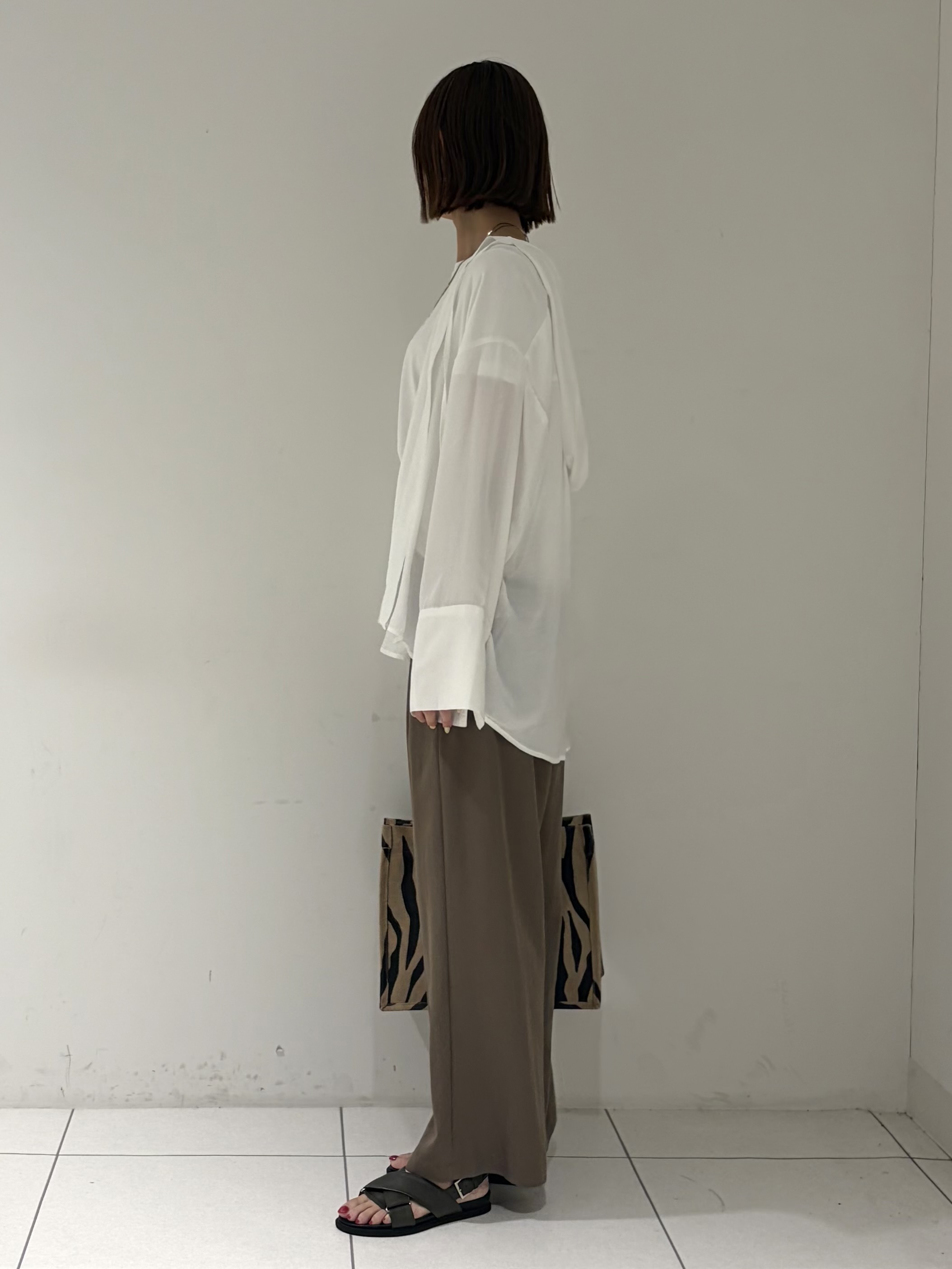 shioriさんの「INDIVI｜【一部店舗限定】シアーフードオーバーシャツ」を使ったコーディネート