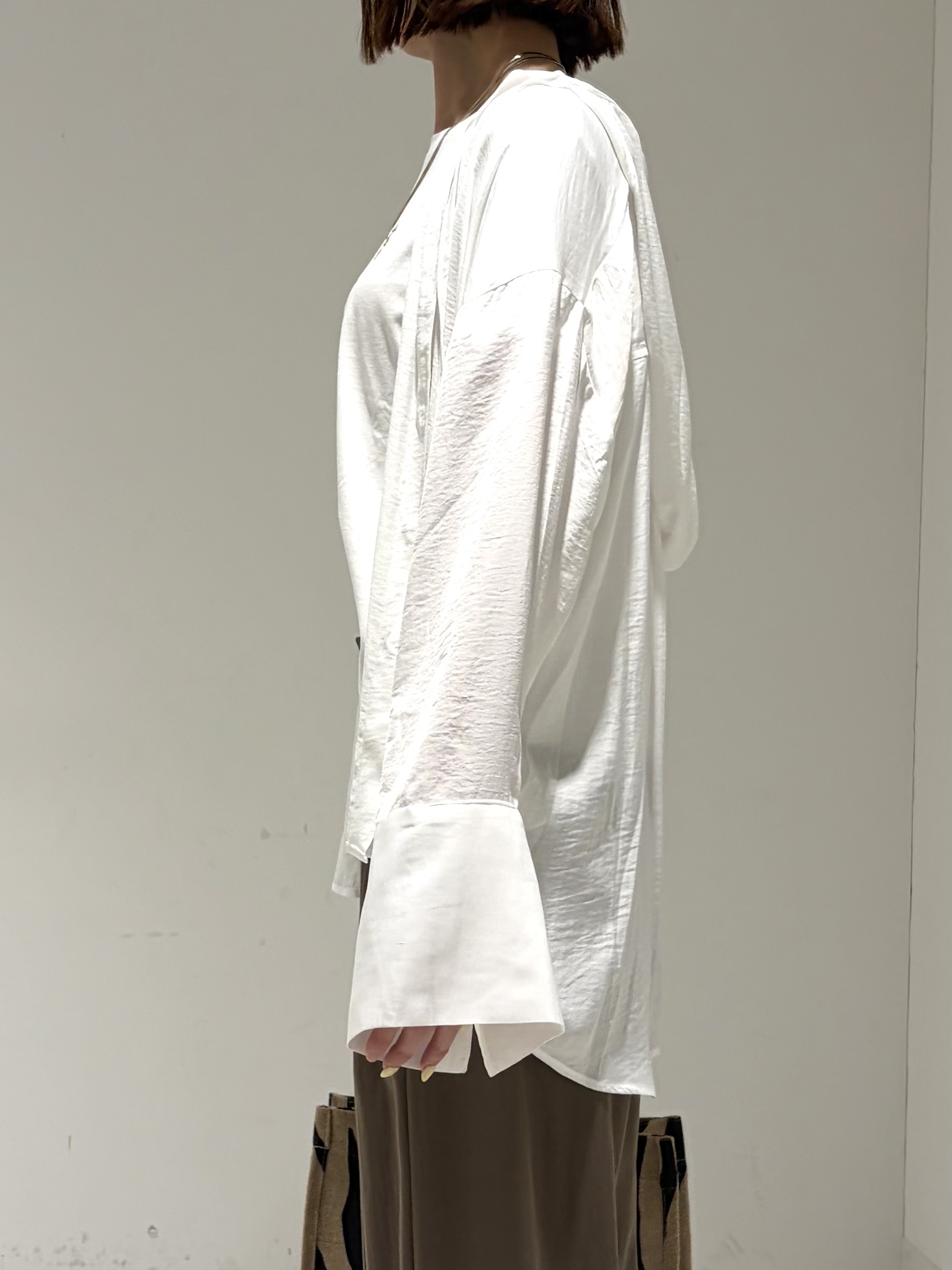 shioriさんの「INDIVI｜【一部店舗限定】シアーフードオーバーシャツ」を使ったコーディネート