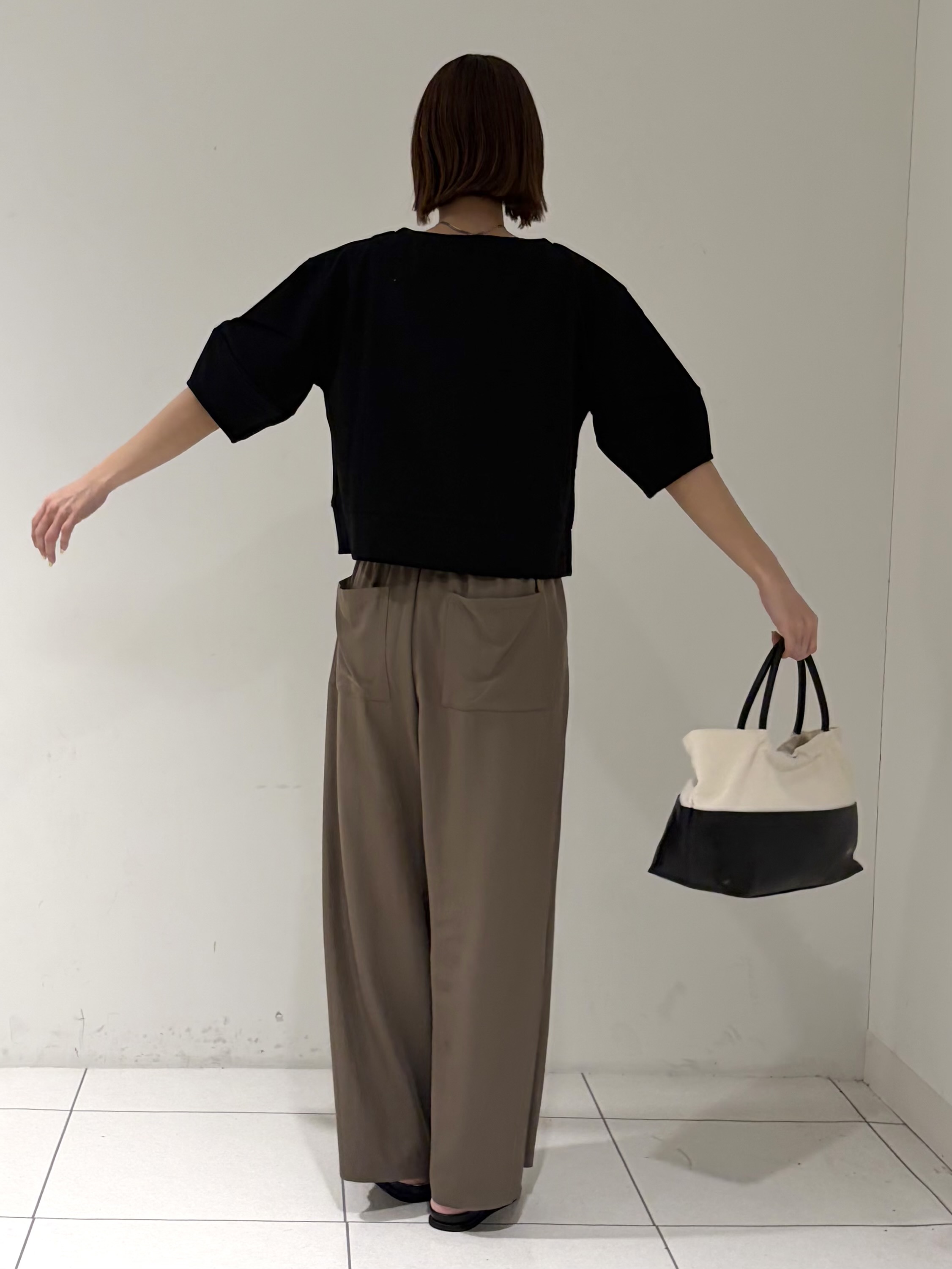 shioriさんの「INDIVI｜ハーフスリーブフォルムカットソー【再入荷／マシンウォッシュ／接触冷感】」を使ったコーディネート