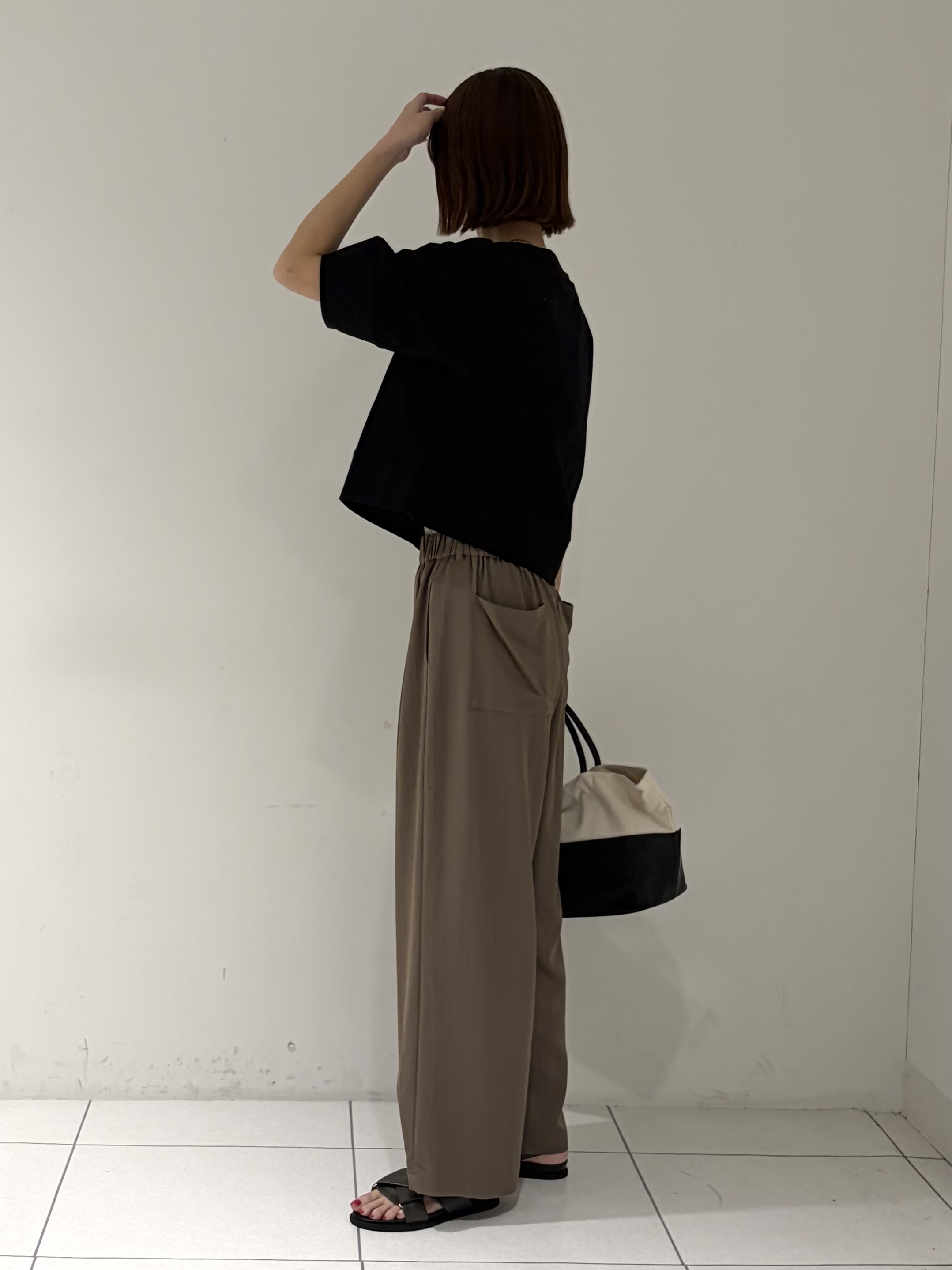 shioriさんの「INDIVI｜ハーフスリーブフォルムカットソー【再入荷／マシンウォッシュ／接触冷感】」を使ったコーディネート