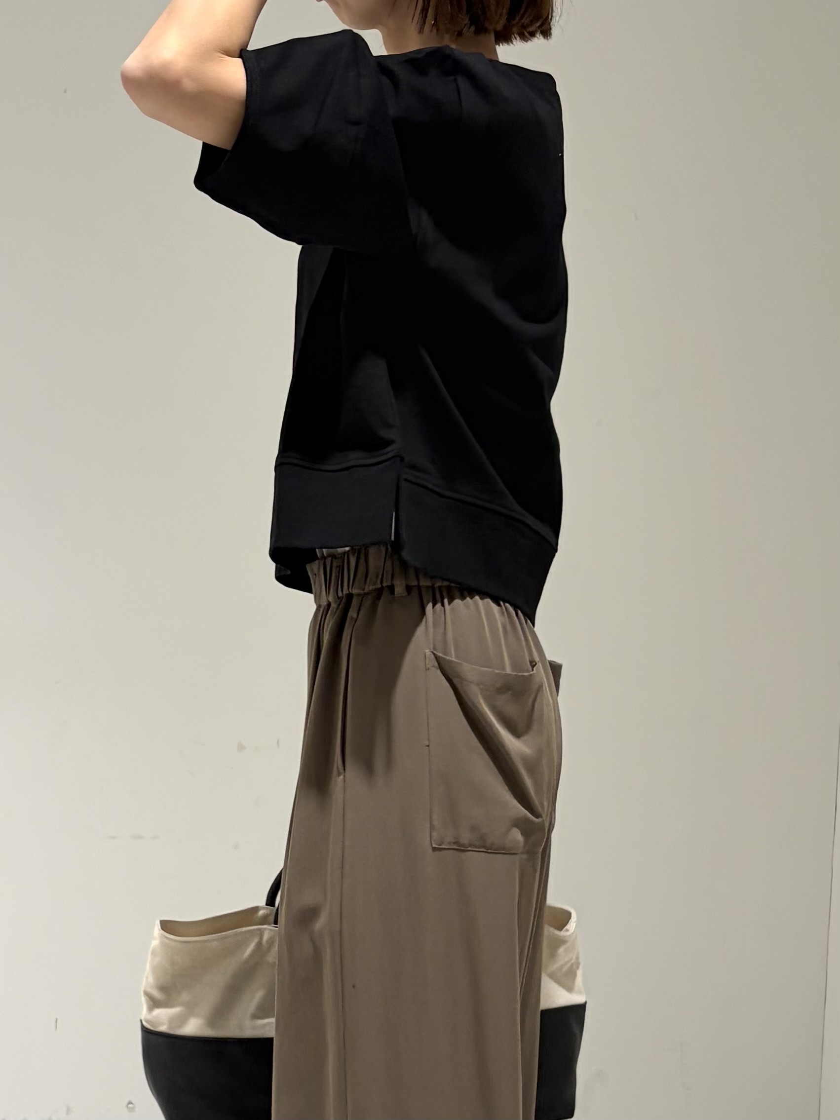 shioriさんの「INDIVI｜ハーフスリーブフォルムカットソー【再入荷／マシンウォッシュ／接触冷感】」を使ったコーディネート