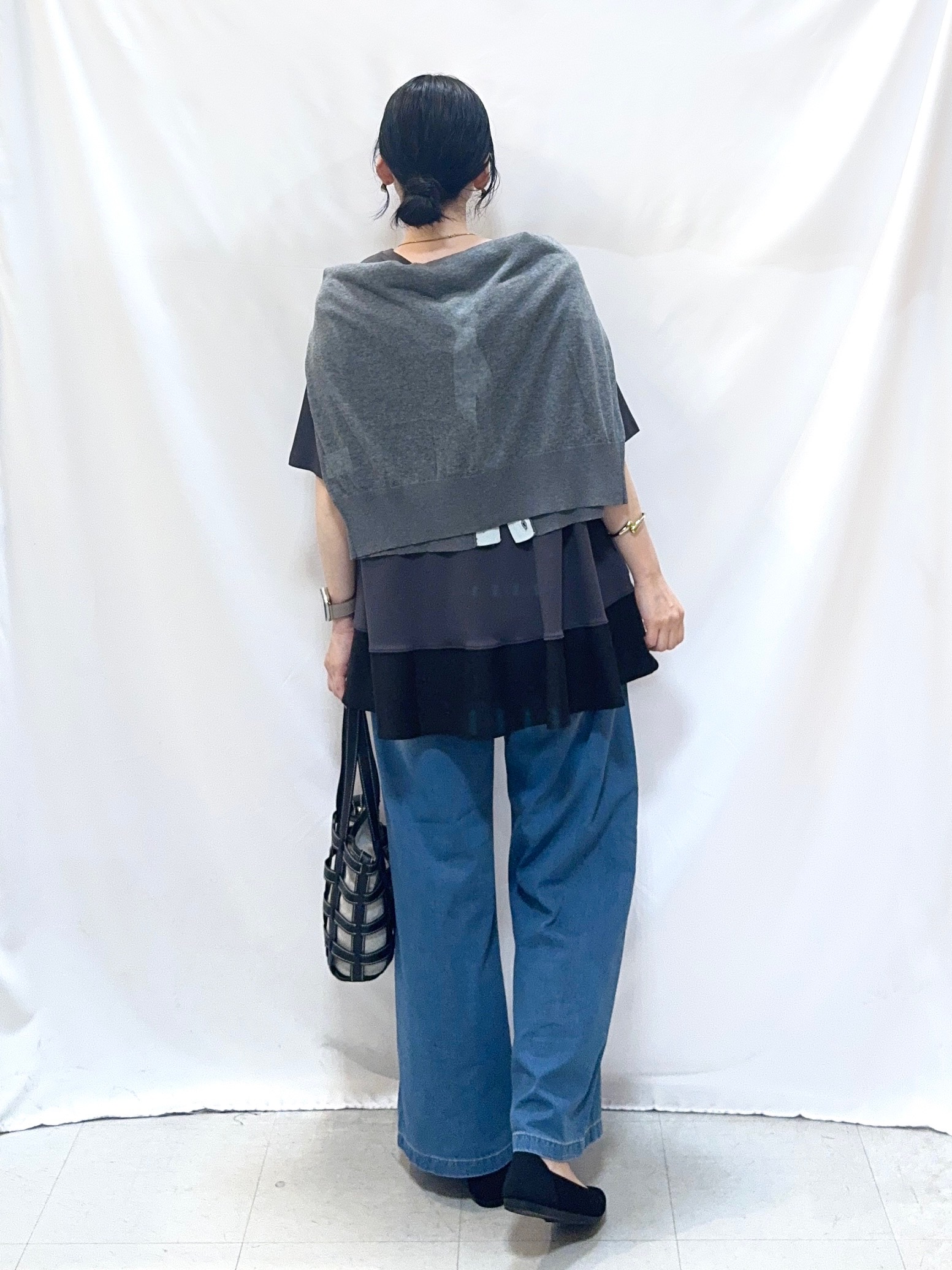 𝐇𝐢𝐫𝐨𝐦𝐢さんの「SHOO･LA･RUE｜【UV/抗菌防臭/洗濯機可】体型カバーも叶う 裾切り替えAライントップス」を使ったコーディネート