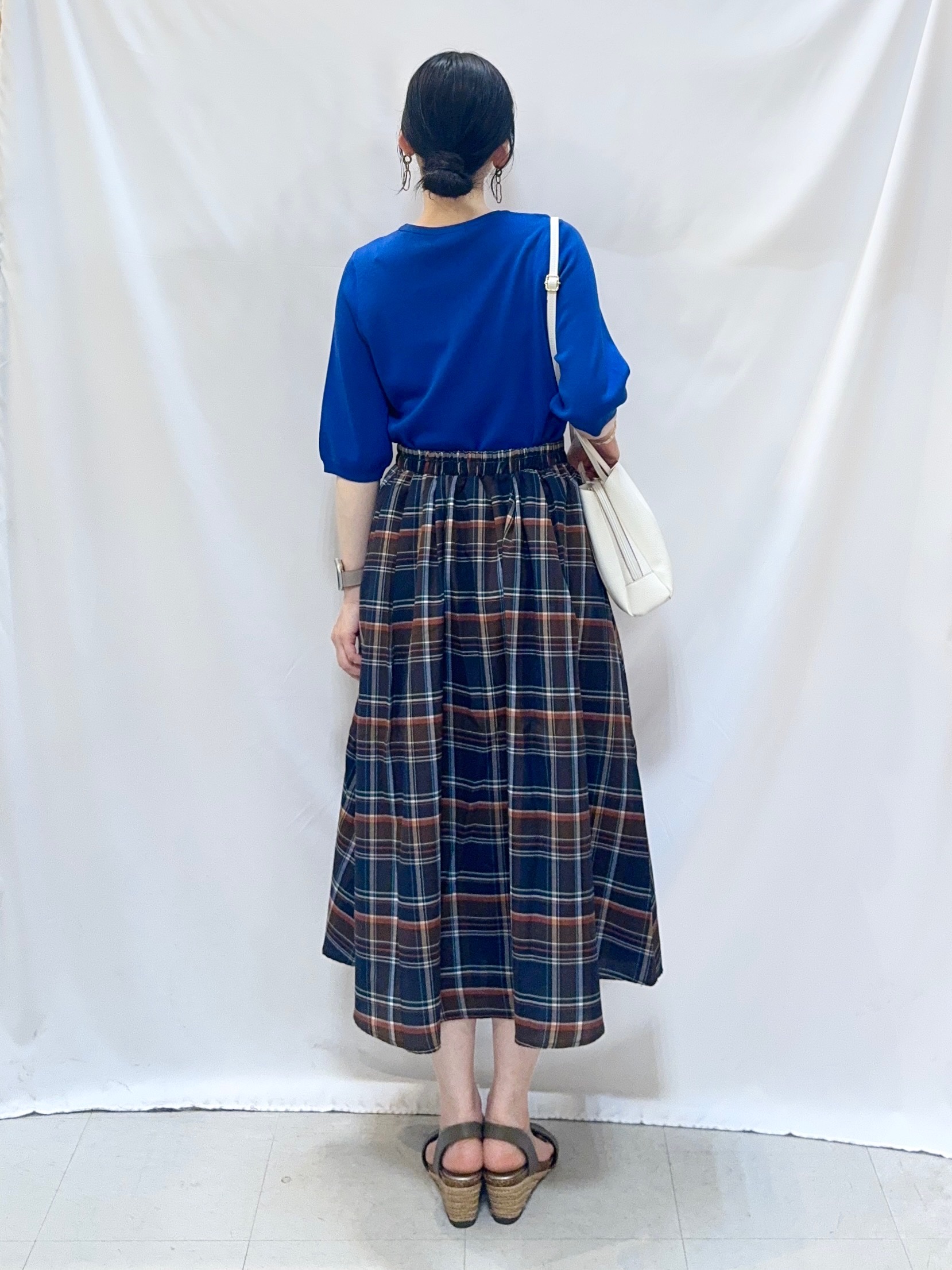 𝐇𝐢𝐫𝐨𝐦𝐢さんの「SHOO･LA･RUE｜【毎日洗える/S-LL/UV】上半身すっきり 二の腕見せない5分袖ニット」を使ったコーディネート