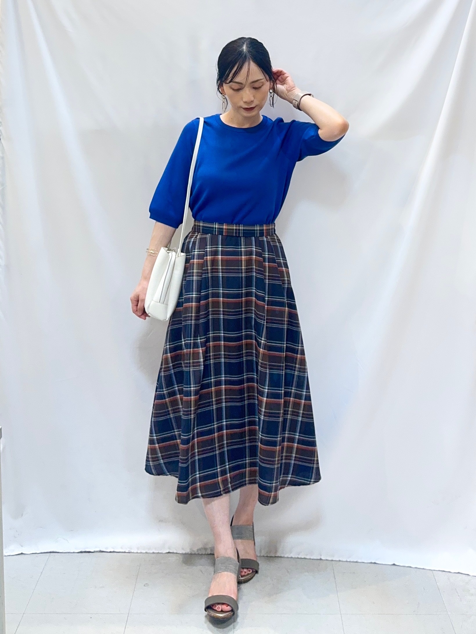 𝐇𝐢𝐫𝐨𝐦𝐢さんの「SHOO･LA･RUE｜【毎日洗える/S-LL/UV】上半身すっきり 二の腕見せない5分袖ニット」を使ったコーディネート