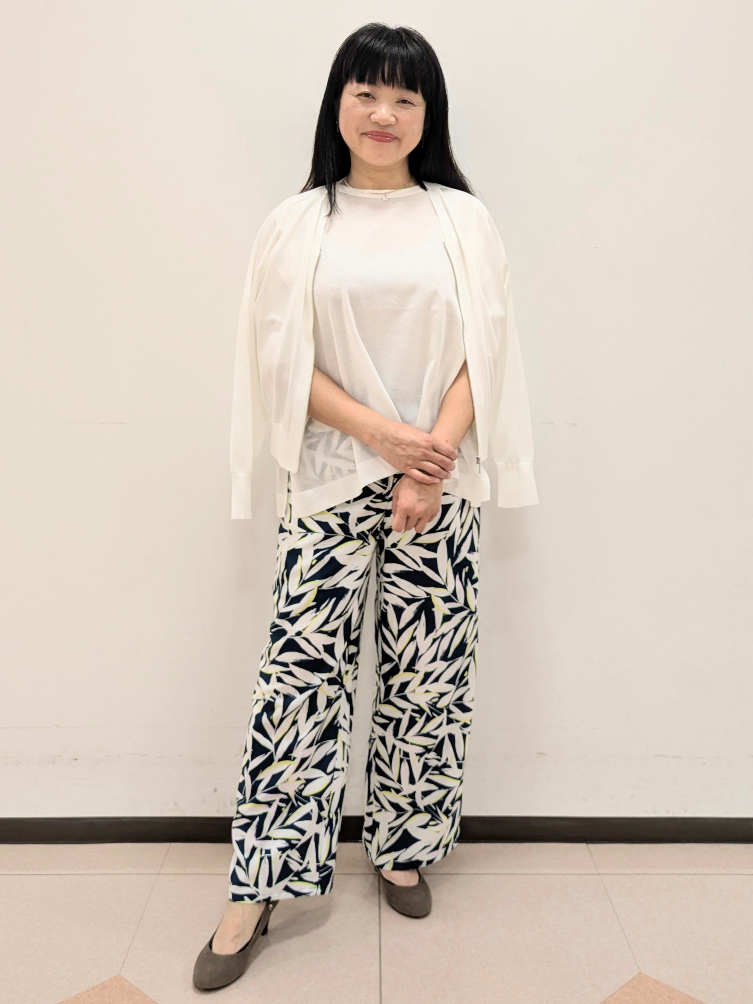 ともさんの「UNTITLED｜【アンサンブル可/日除け・冷房対策】シアーレーヨンZIPカーディガン」を使ったコーディネート