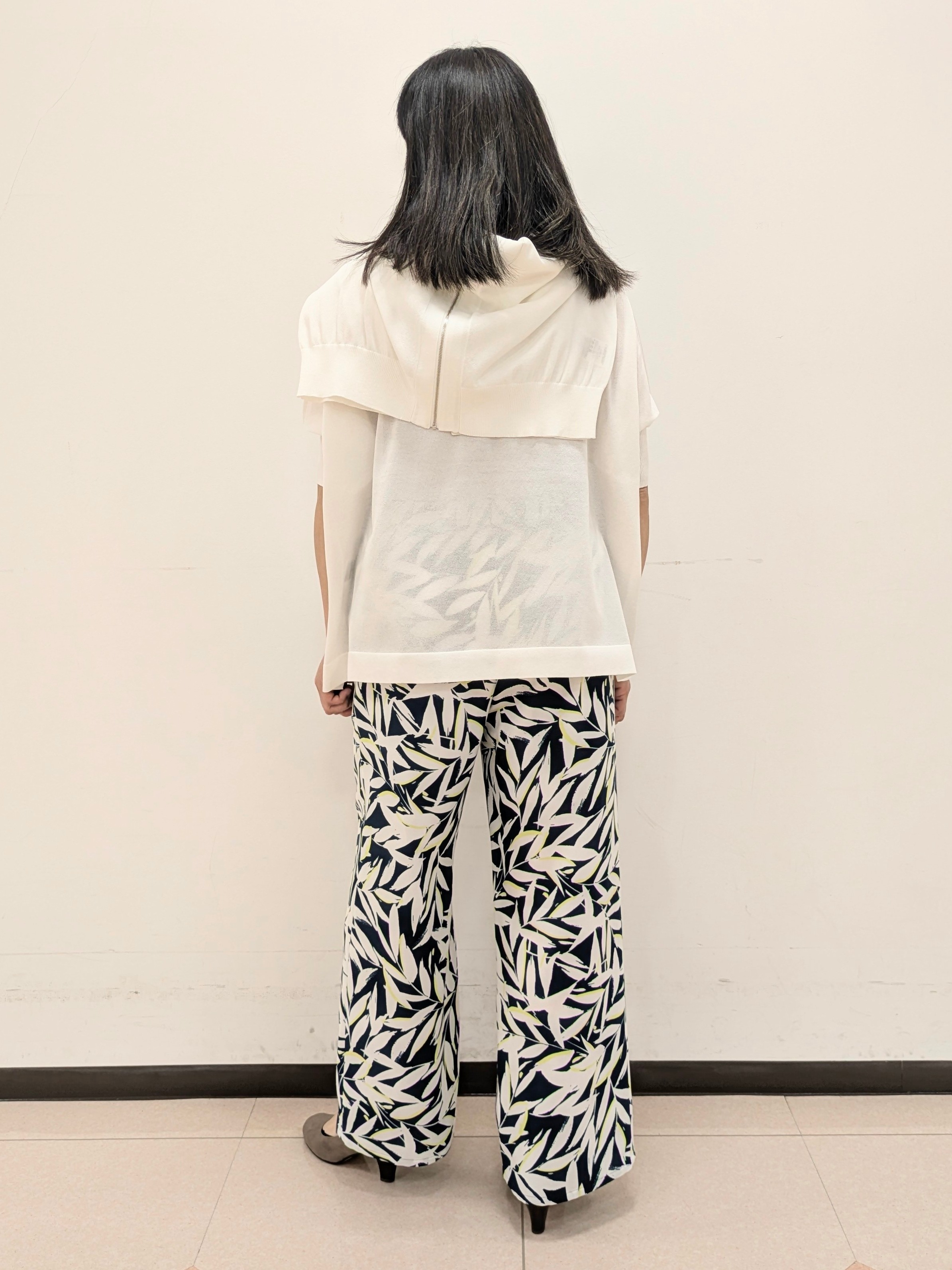 ともさんの「UNTITLED｜【アンサンブル可/日除け・冷房対策】シアーレーヨンZIPカーディガン」を使ったコーディネート