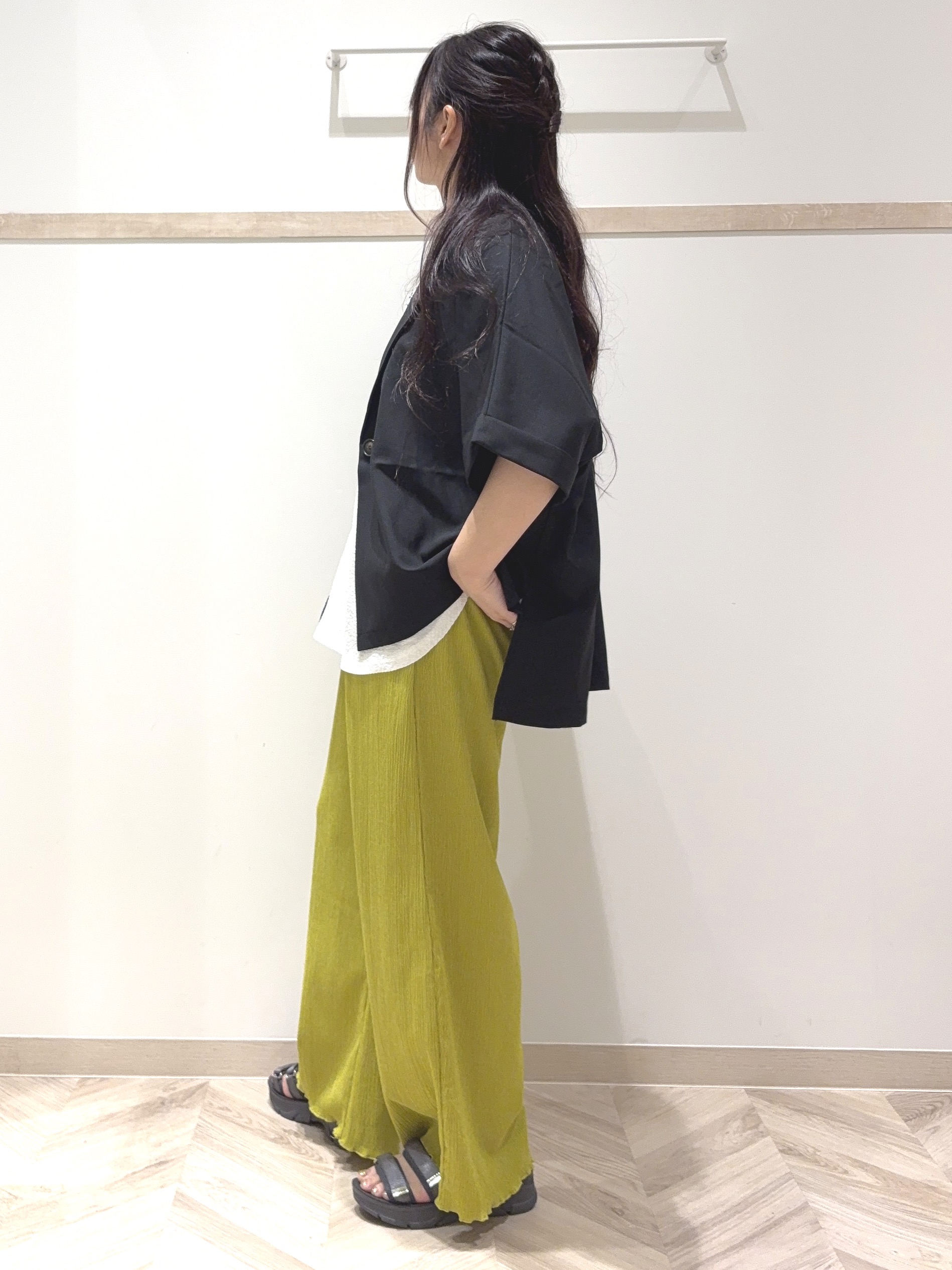 nanaさんの「SHOO･LA･RUE｜【セットアップ可/洗濯後しわになりにくい/S-LL】半袖とろみテーラードジャケット」を使ったコーディネート